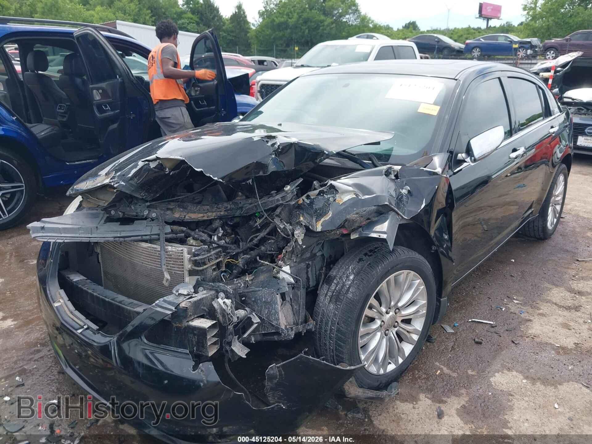 2011 CHRYSLER 200 - VIN: 1C3BC2FG4BN582050 - Фото 2