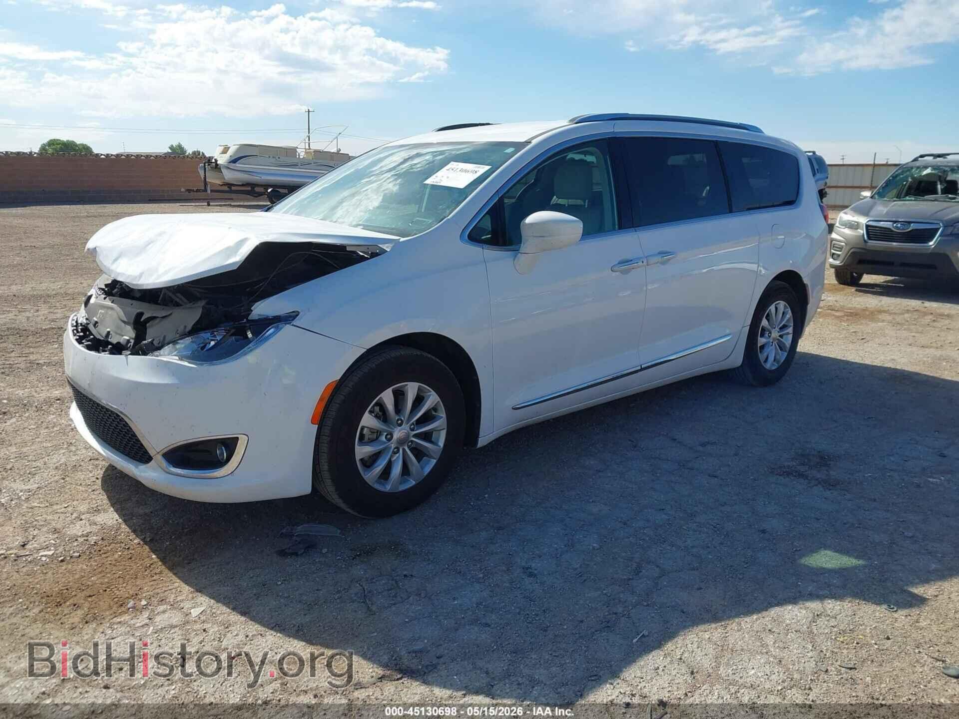2019 CHRYSLER PACIFICA - VIN: 2C4RC1BG4KR592784 - Фото 2