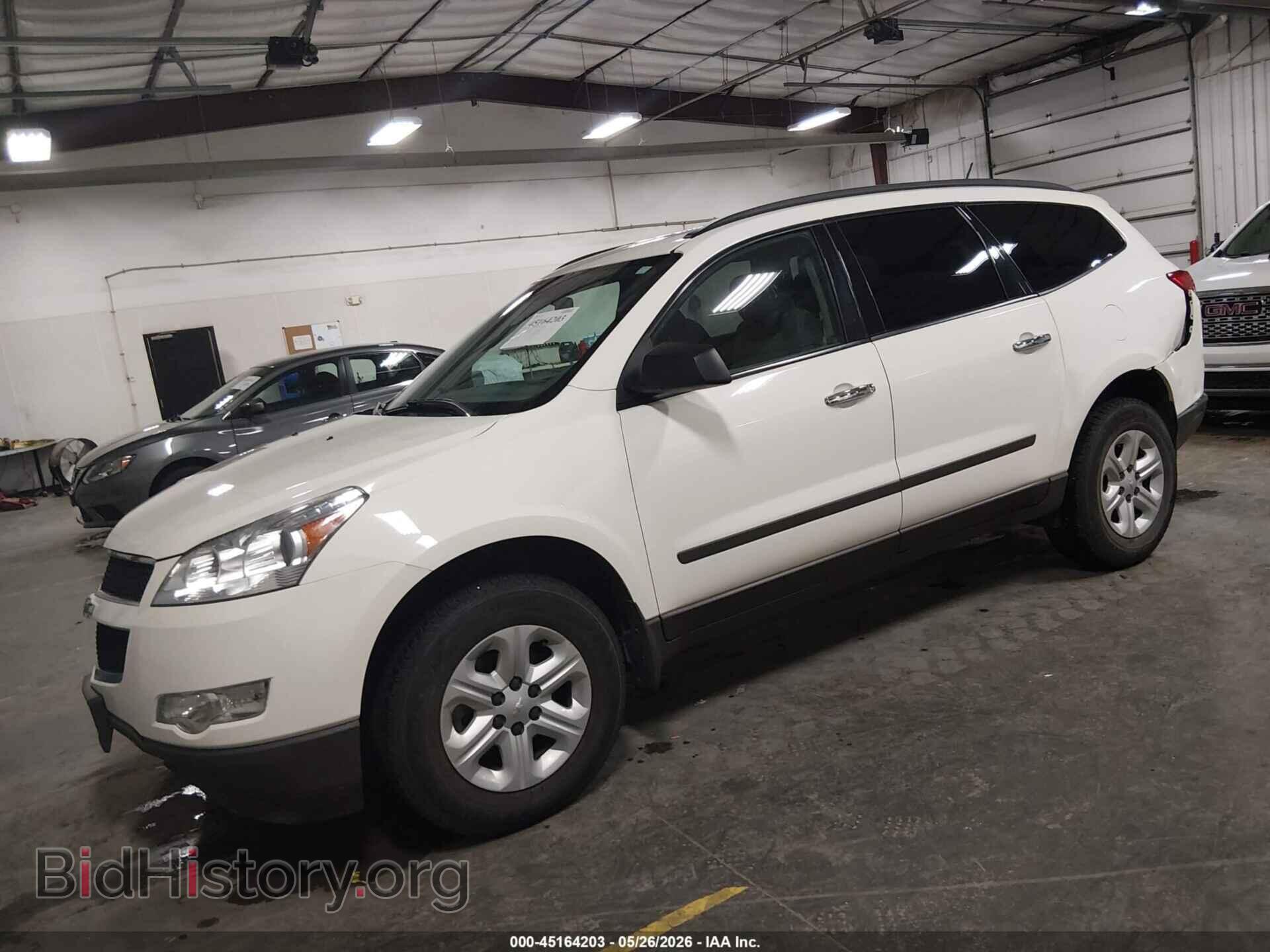 2012 CHEVROLET TRAVERSE - VIN: 1GNKRFEDXCJ318579 - Фото 2