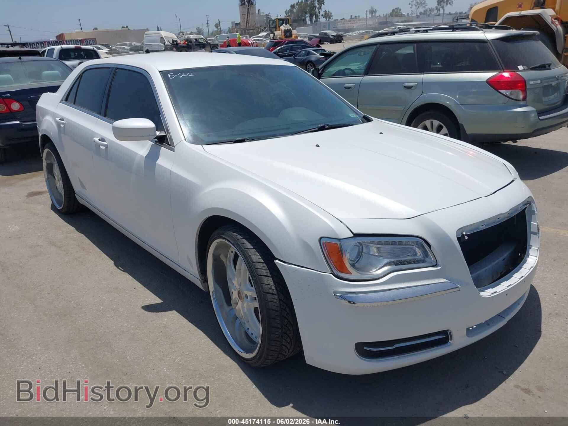 Фотография 2C3CCAAG7DH553000 - CHRYSLER 300 2013