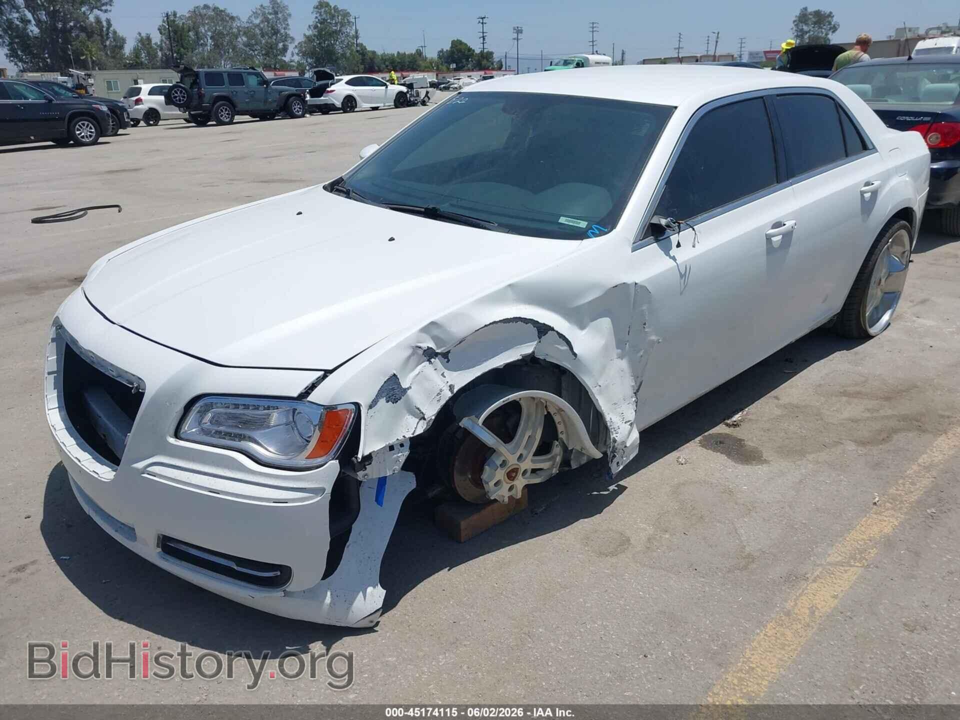 2013 CHRYSLER 300 - VIN: 2C3CCAAG7DH553000 - Фото 2