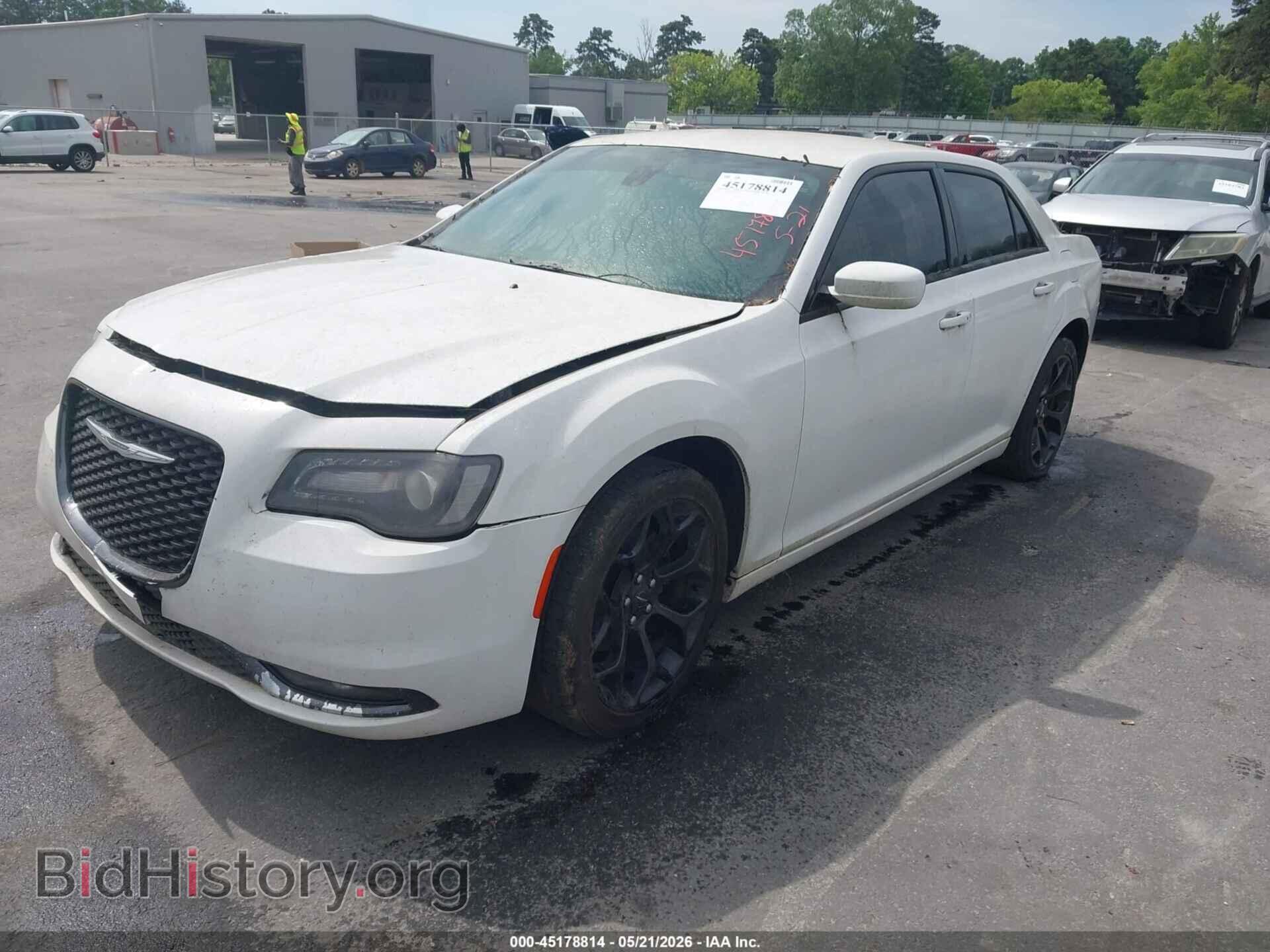 2019 CHRYSLER 300 - VIN: 2C3CCABG6KH516273 - Фото 2