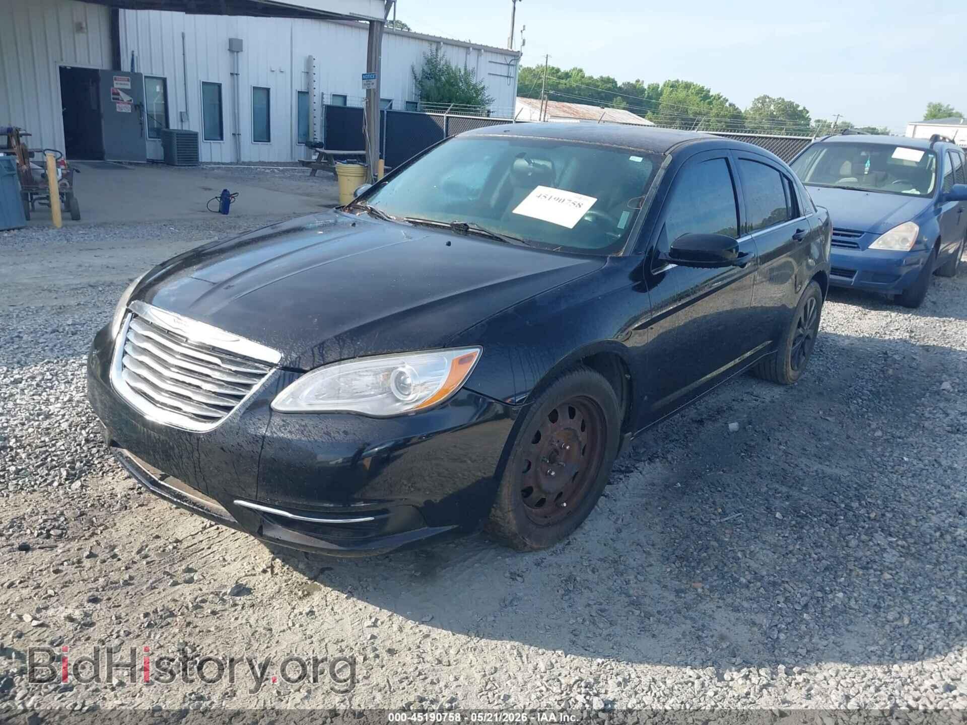 2013 CHRYSLER 200 - VIN: 1C3CCBAG4DN736948 - Фото 2