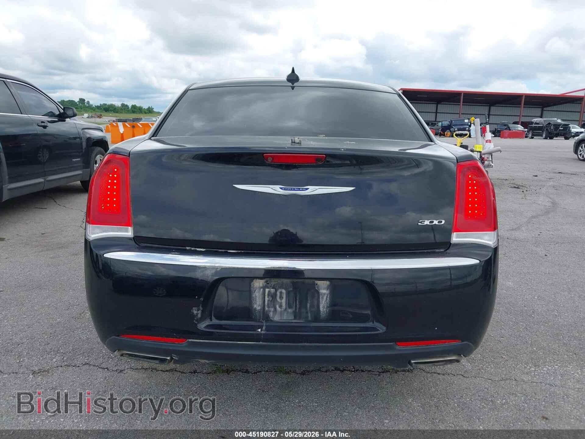 2019 CHRYSLER 300 - VIN: 2C3CCAEG7KH697427 - Photo 16