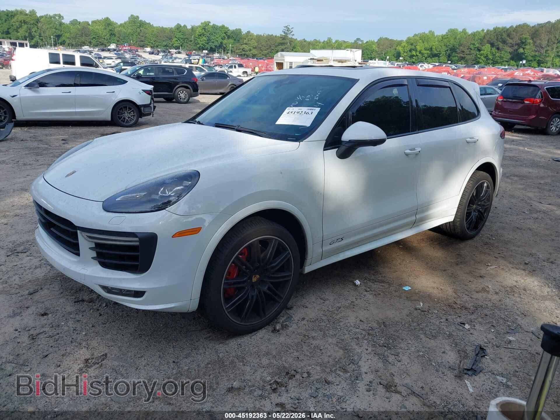 2017 PORSCHE CAYENNE - VIN: WP1AD2A2XHLA82834 - Photo 2