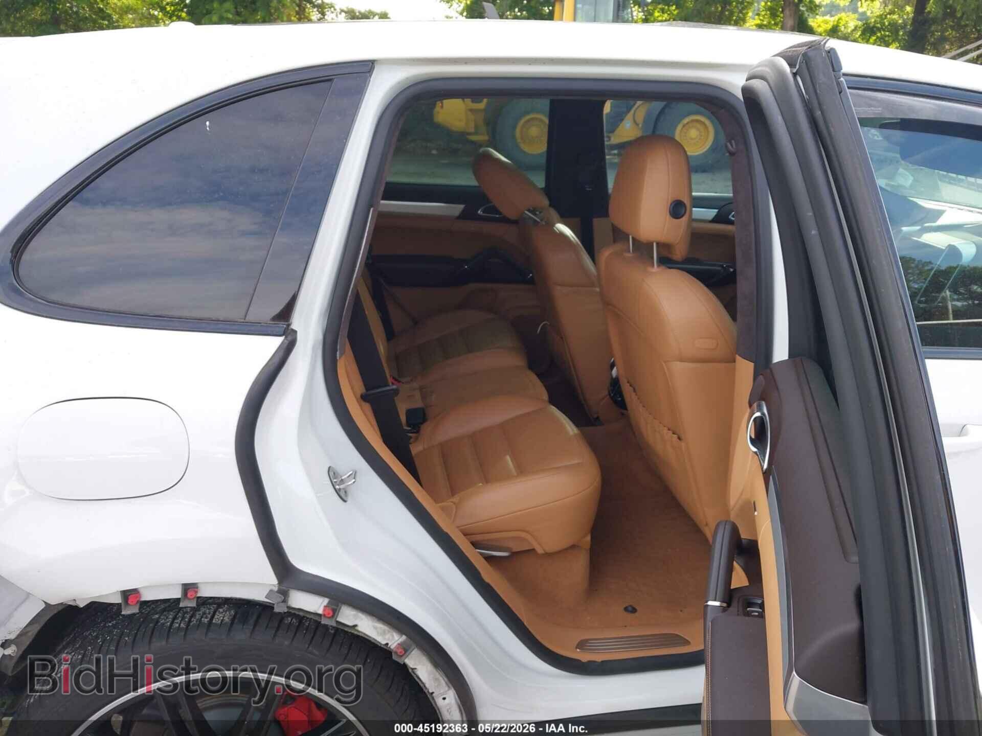 2017 PORSCHE CAYENNE - VIN: WP1AD2A2XHLA82834 - Photo 8