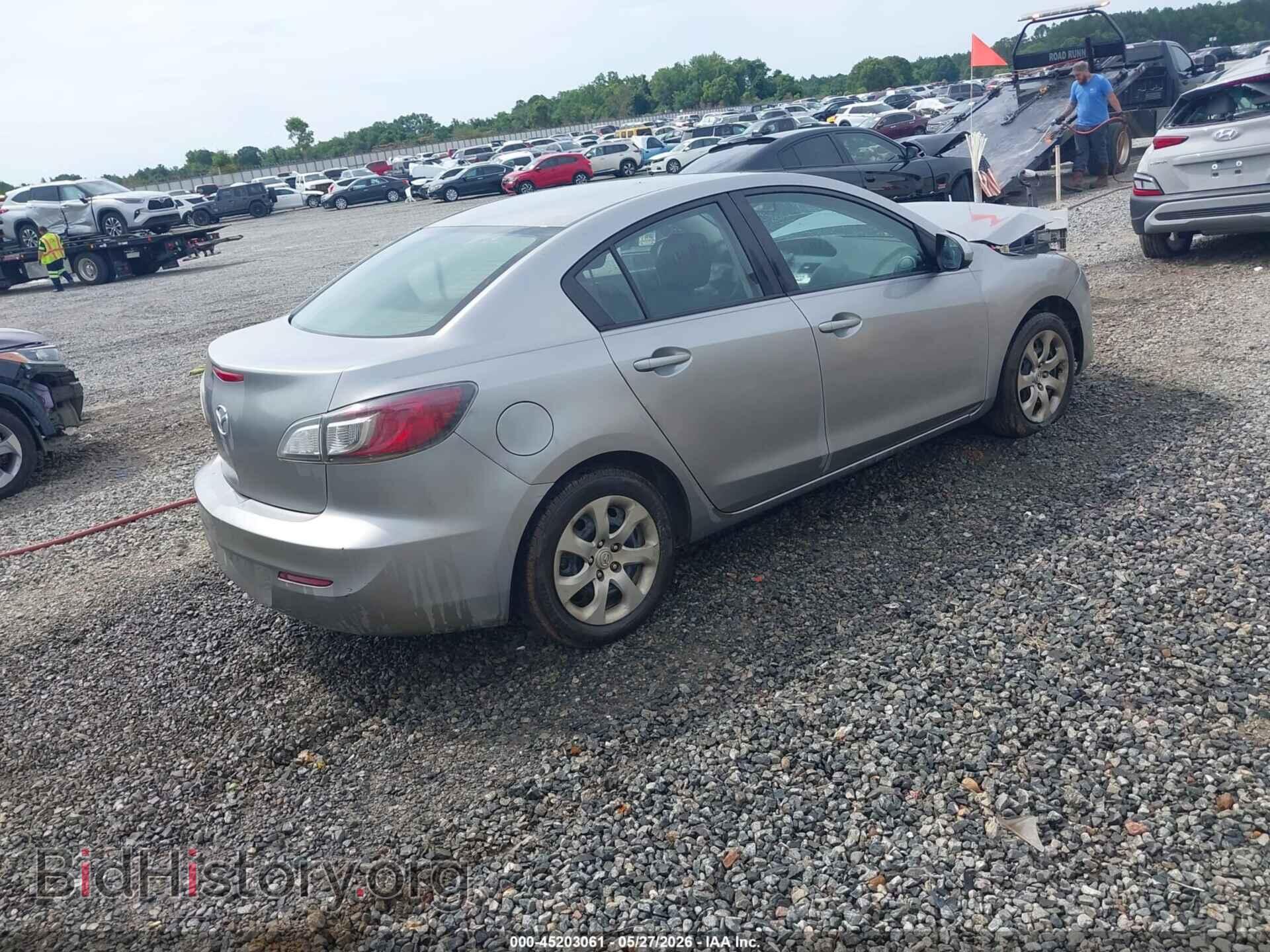 2013 MAZDA MAZDA3 - VIN: JM1BL1TF8D1825869 - Фото 4