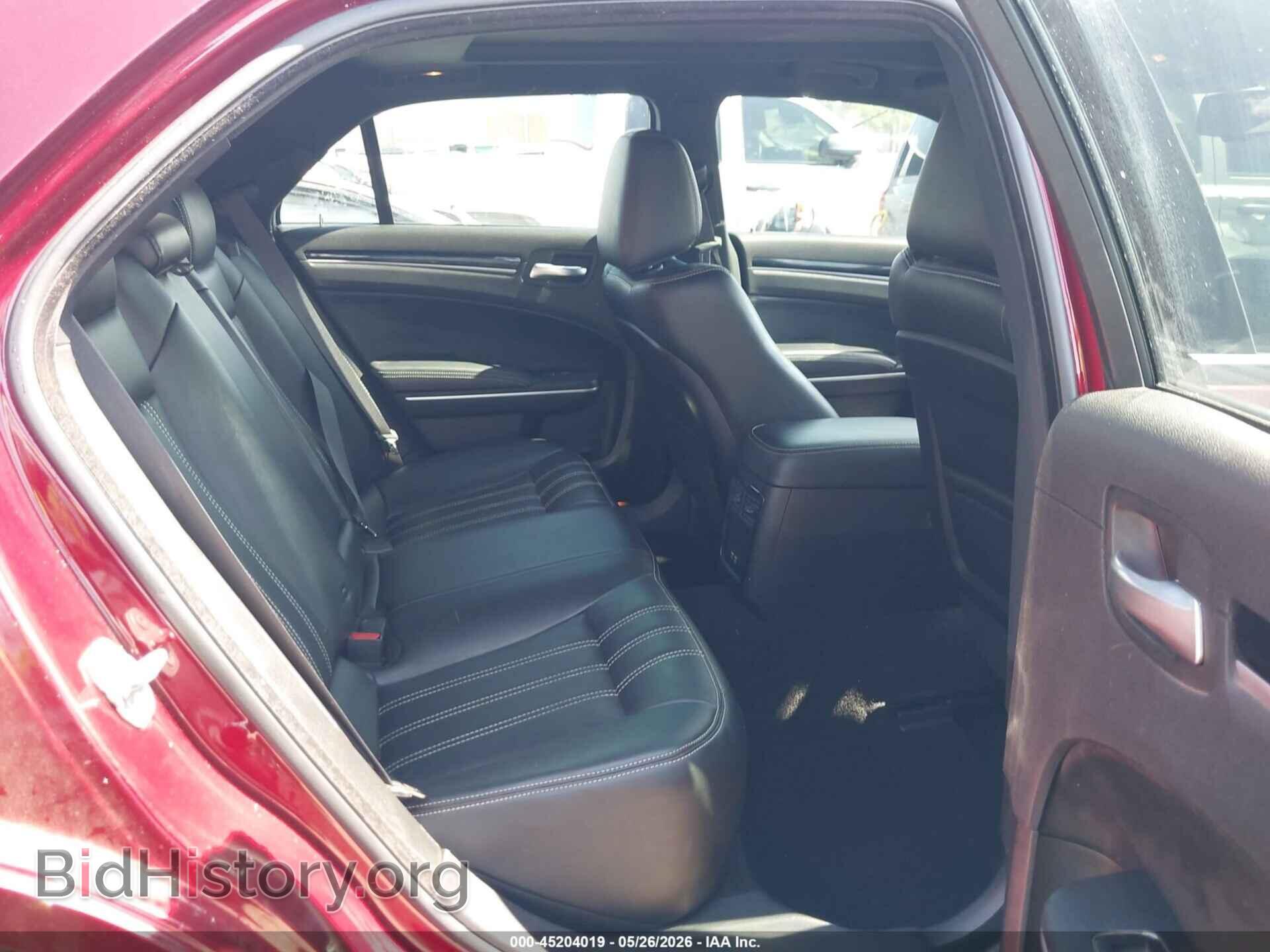 2019 CHRYSLER 300 - VIN: 2C3CCABG7KH676081 - Фото 8