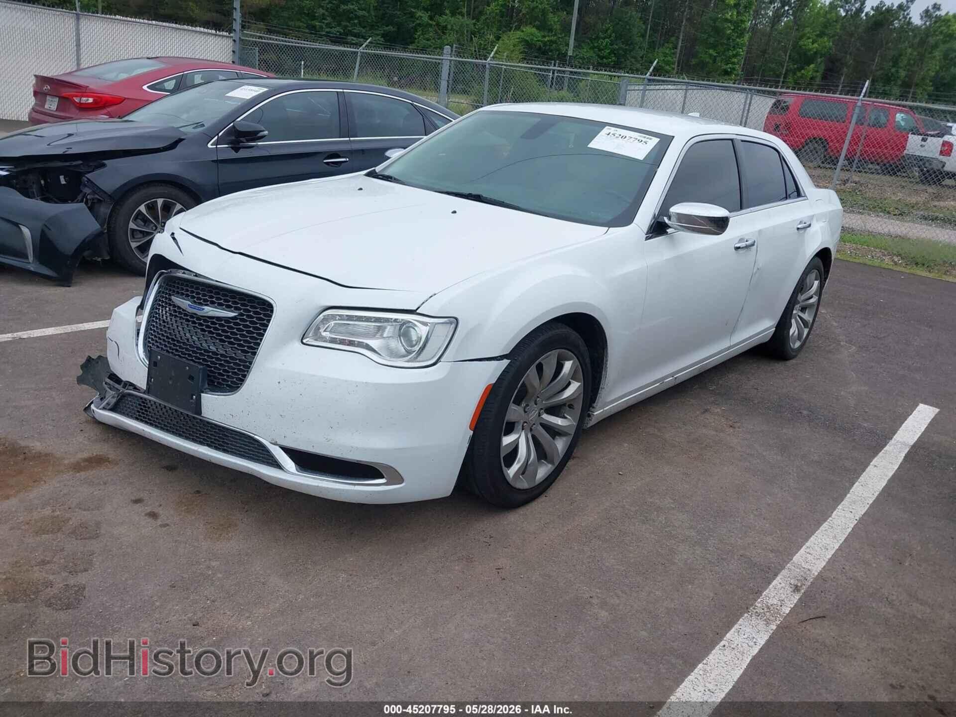 2019 CHRYSLER 300 - VIN: 2C3CCAEG0KH698077 - Фото 2