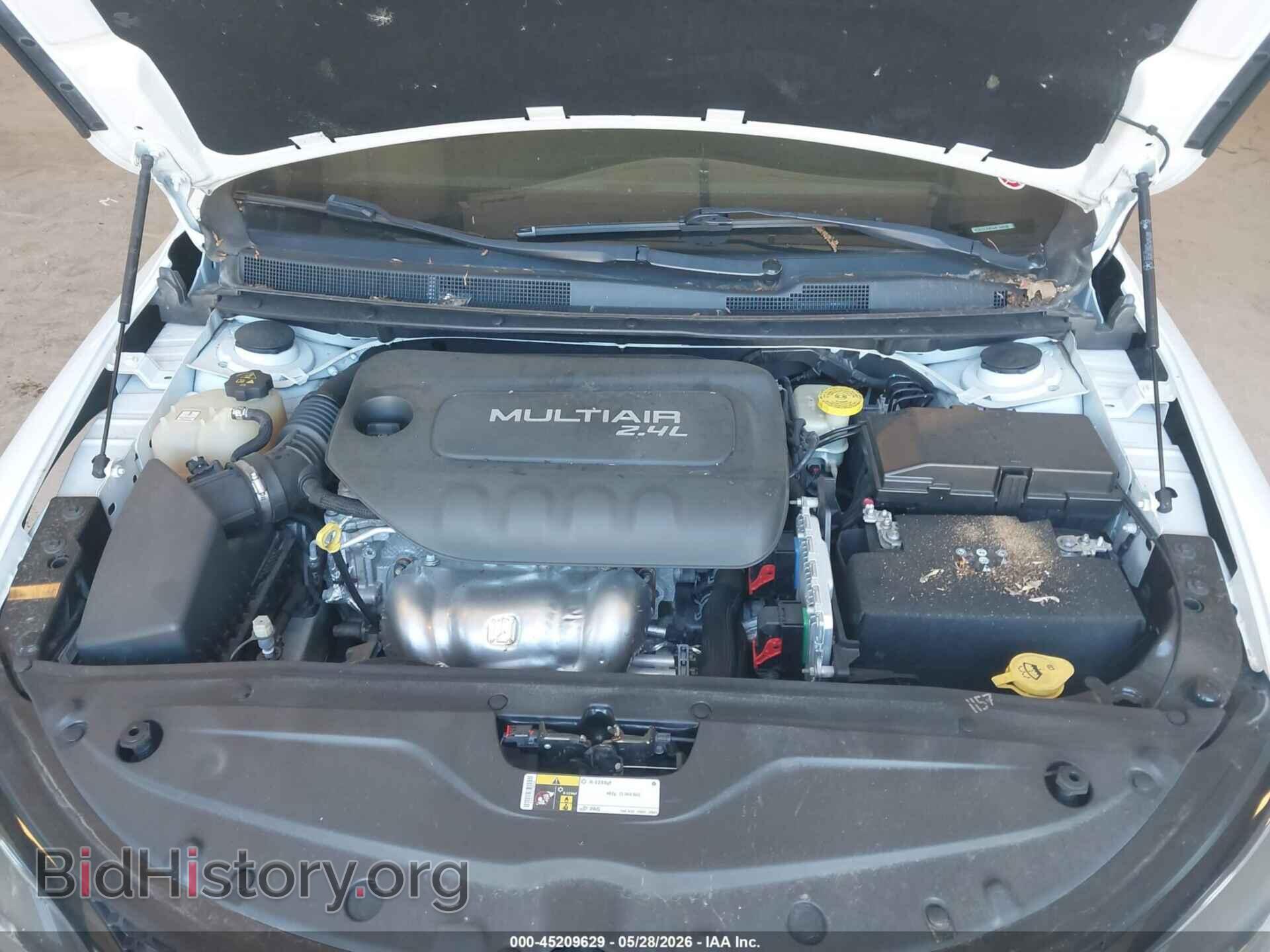 2016 CHRYSLER 200 - VIN: 1C3CCCBB5GN128630 - Фото 10