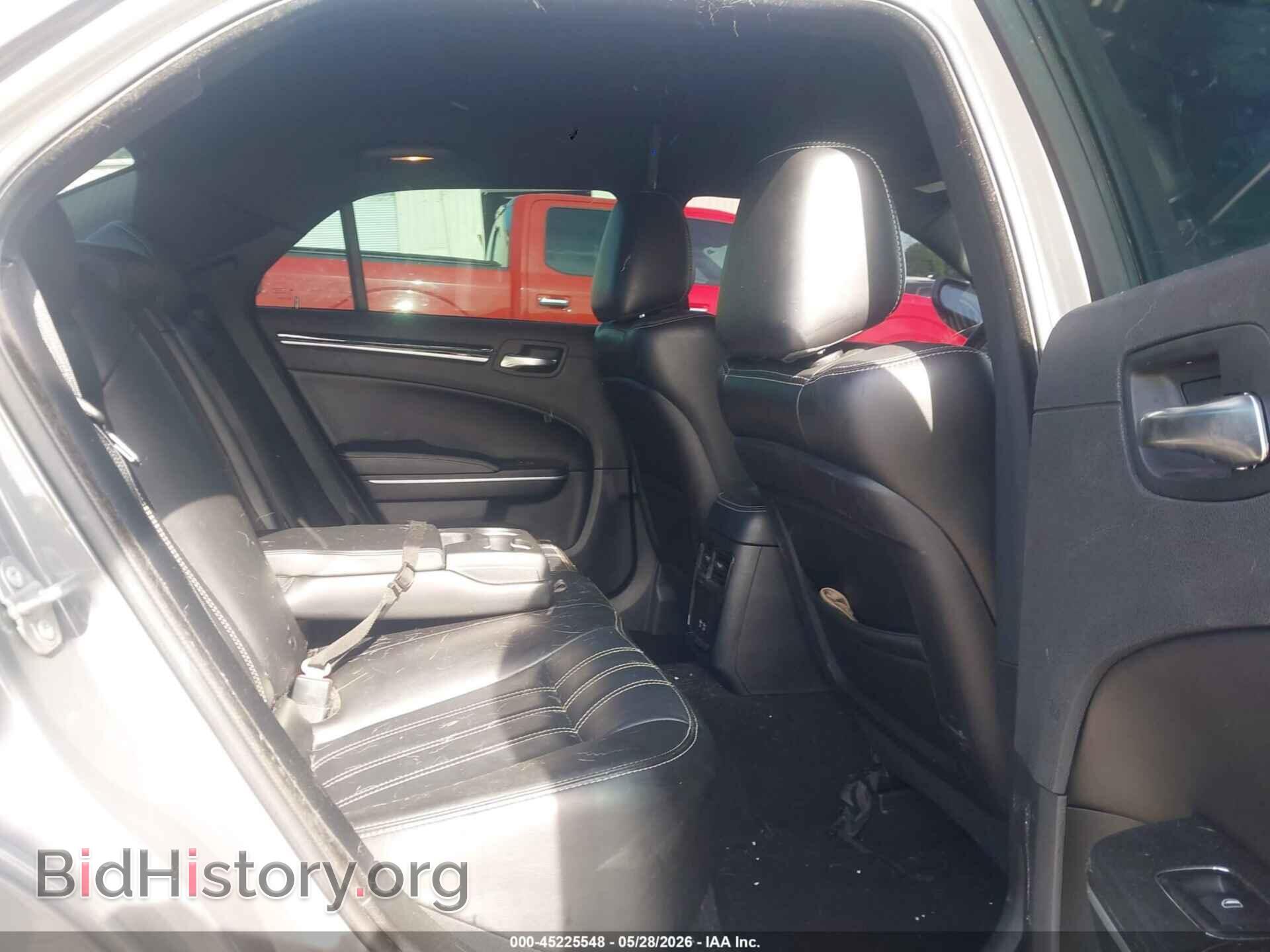 2019 CHRYSLER 300 - VIN: 2C3CCABG0KH559457 - Photo 8