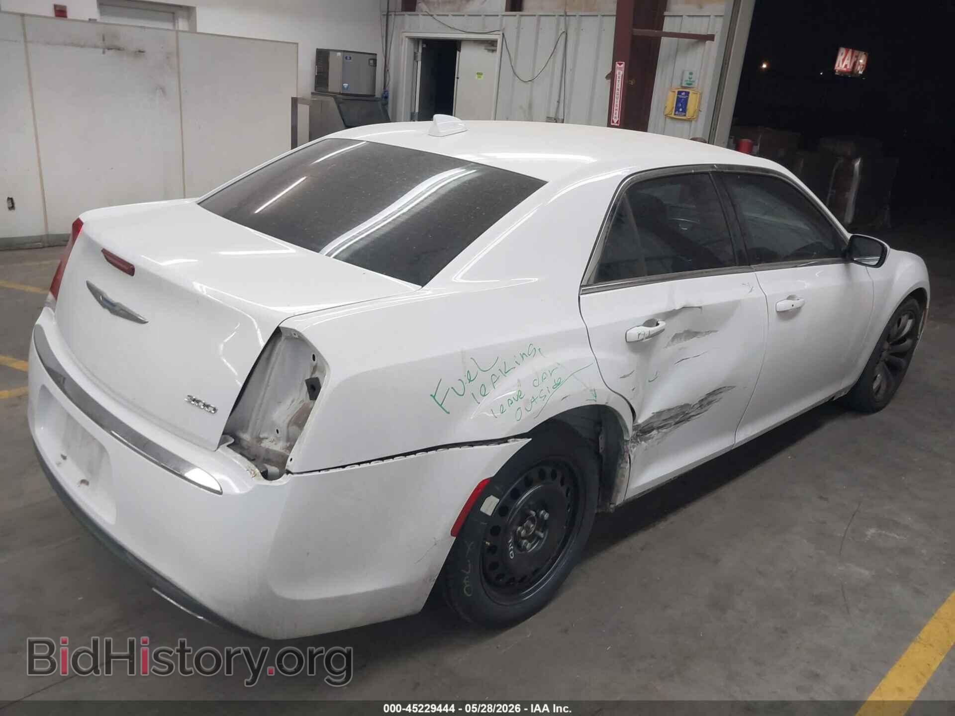 2017 CHRYSLER 300 - VIN: 2C3CCAAG3HH663791 - Фото 4