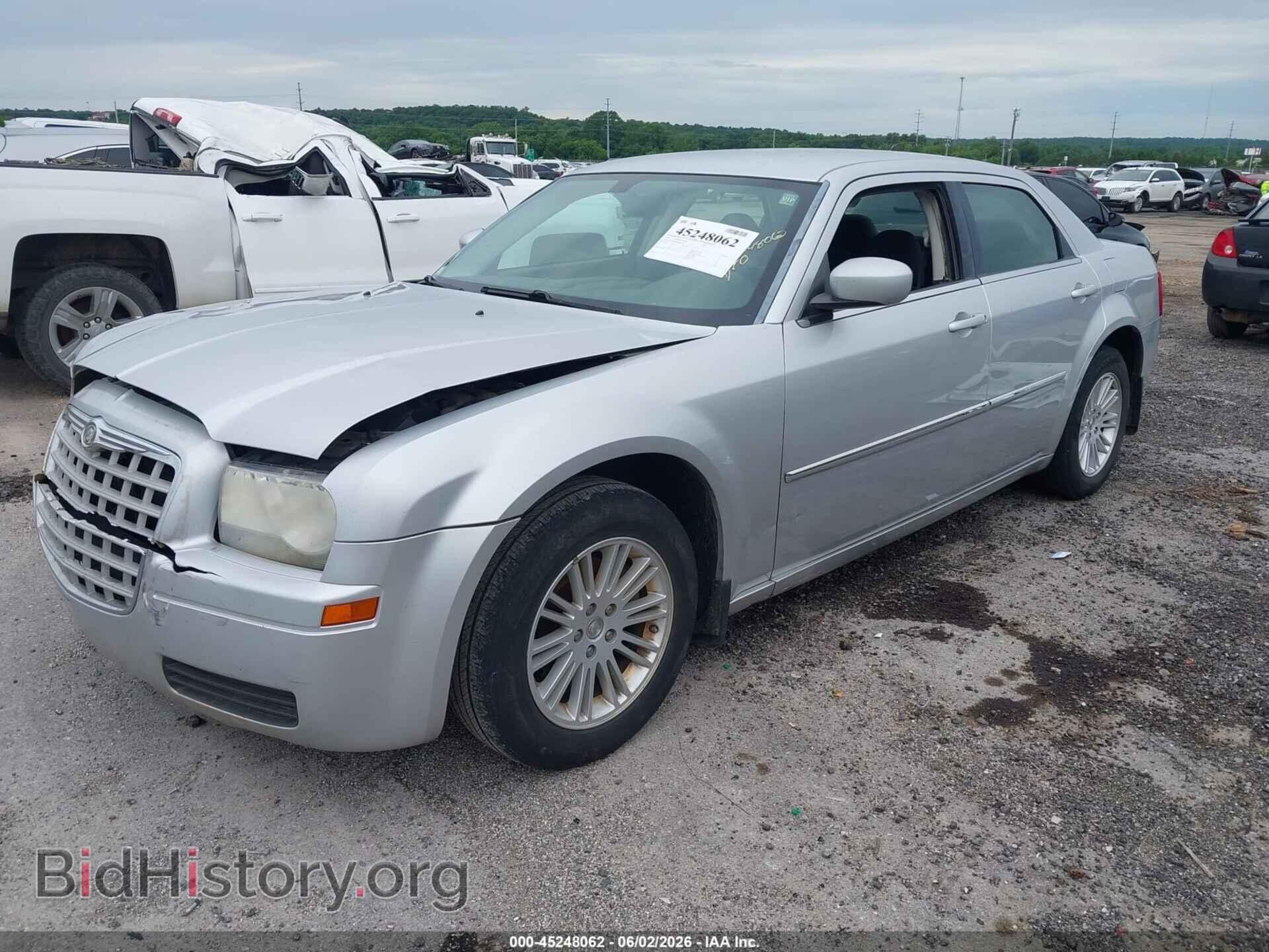 2008 CHRYSLER 300 - VIN: 2C3LA43R98H209342 - Фото 2