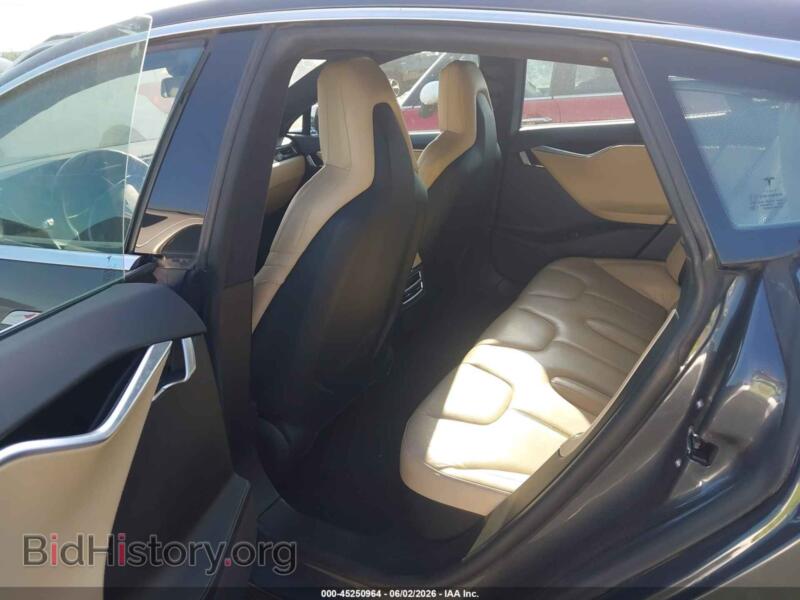 2016 Tesla MODEL S (VIN 5YJSA1E19GF156076) — photo 8 of 17
