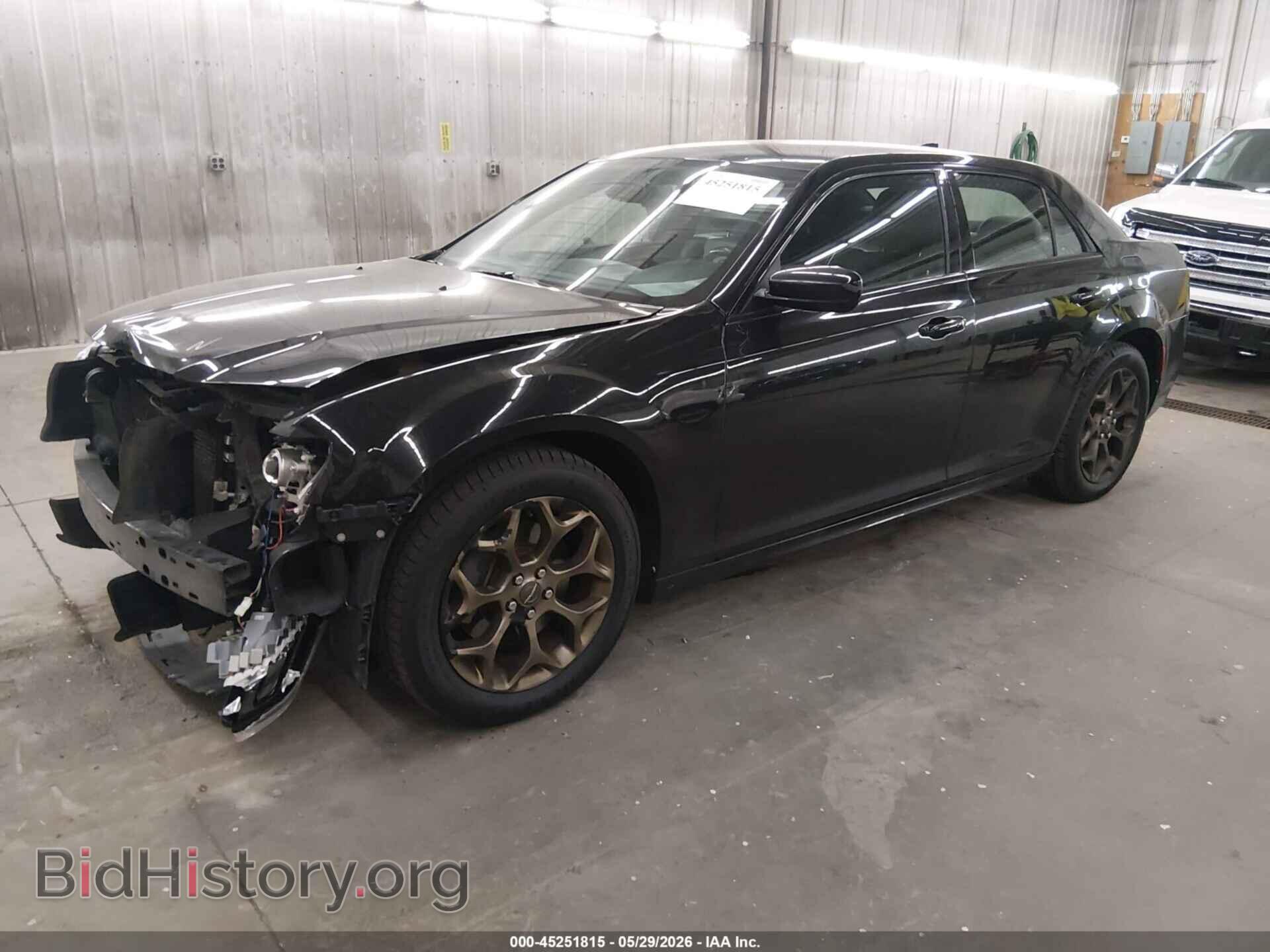 2016 CHRYSLER 300 - VIN: 2C3CCAGG5GH262037 - Фото 2