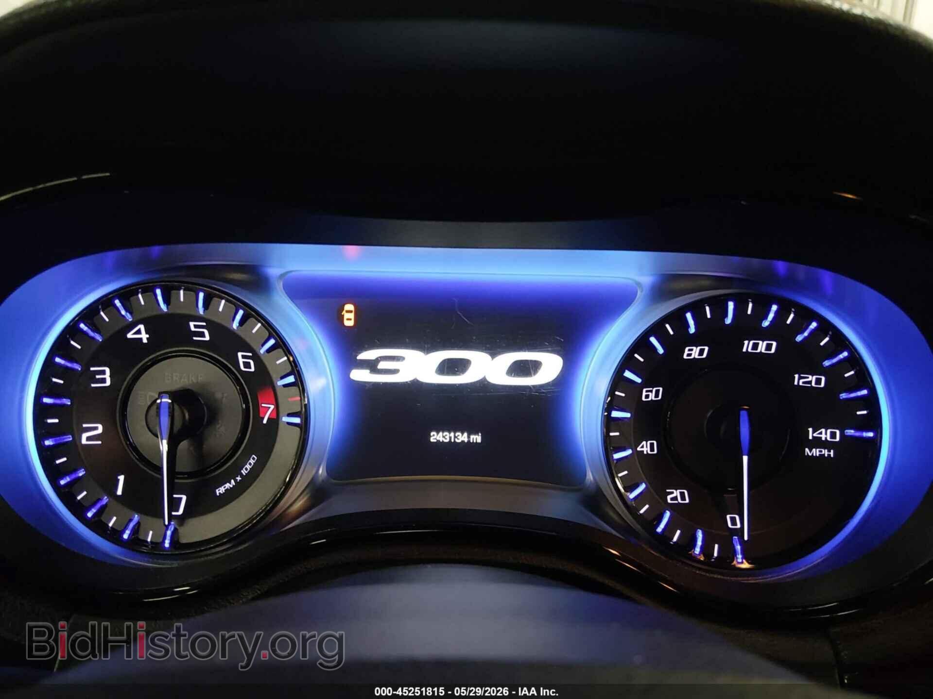 2016 CHRYSLER 300 - VIN: 2C3CCAGG5GH262037 - Фото 7