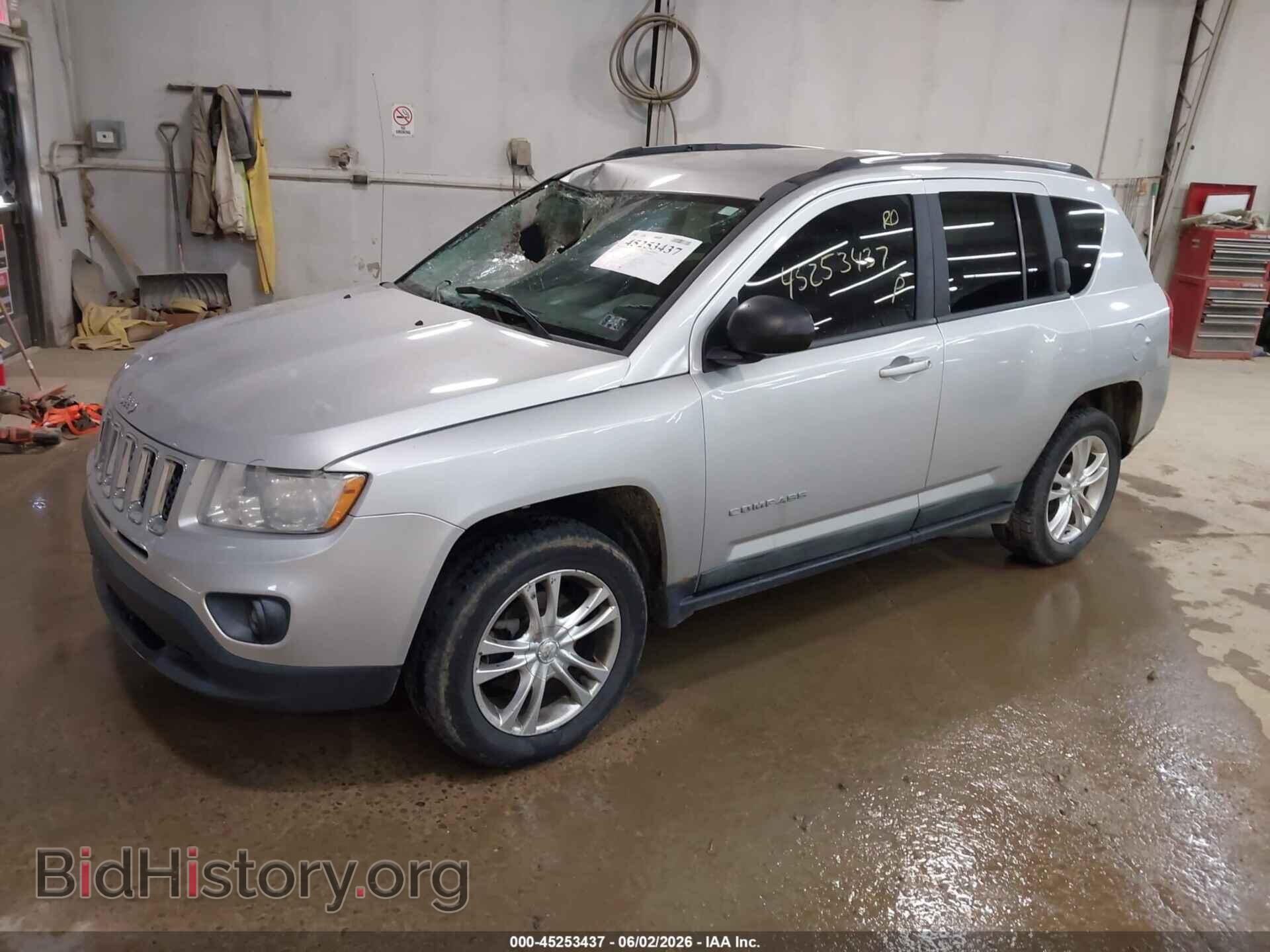 2011 JEEP COMPASS - VIN: 1J4NF1FB4BD197165 - Photo 2