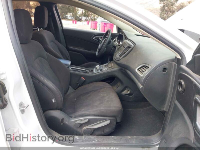 2015 Chrysler 200 (VIN 1C3CCCAB2FN711236) — photo 5 of 12