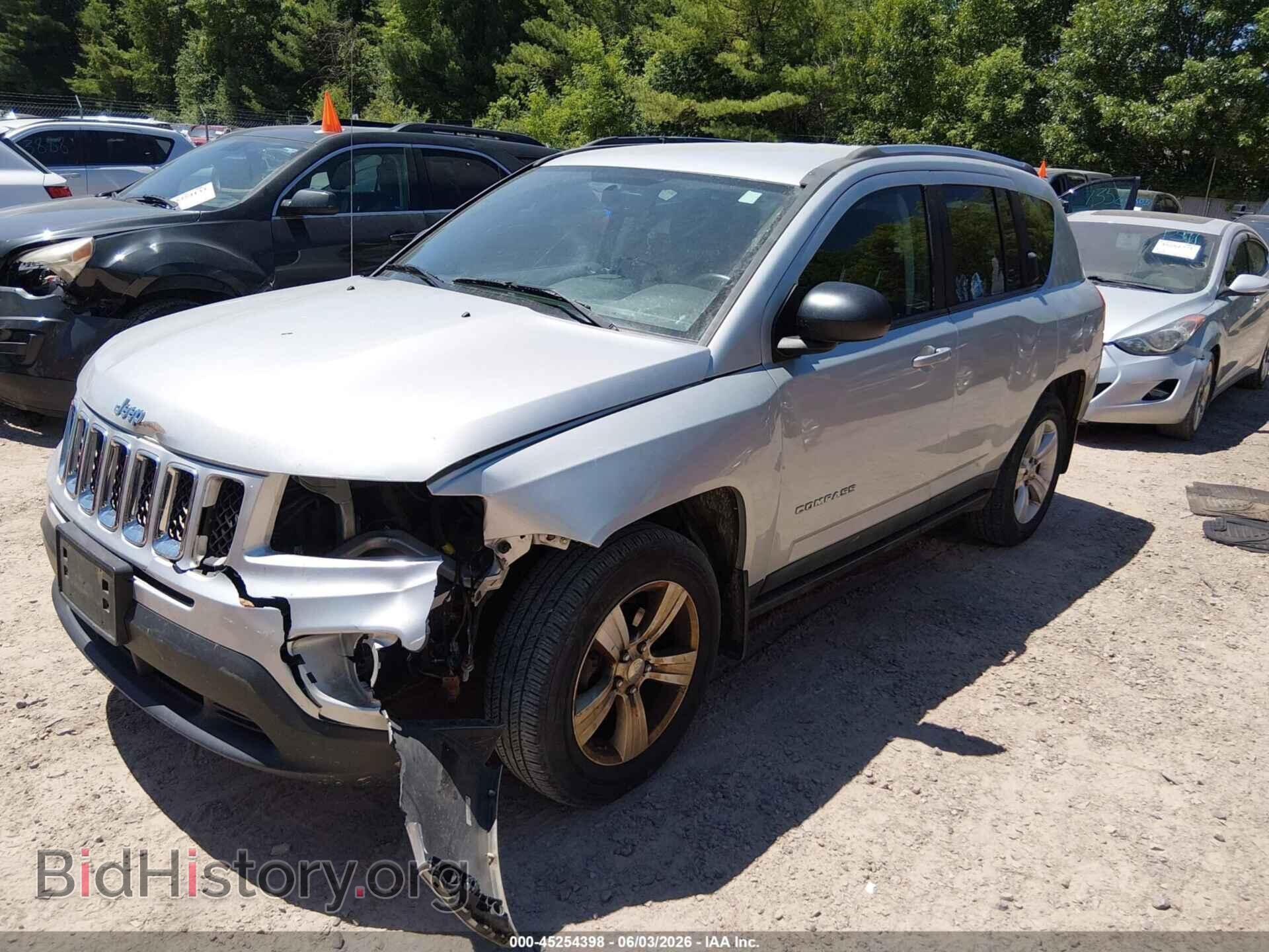 2011 JEEP COMPASS - VIN: 1J4NF1FB8BD263880 - Photo 2