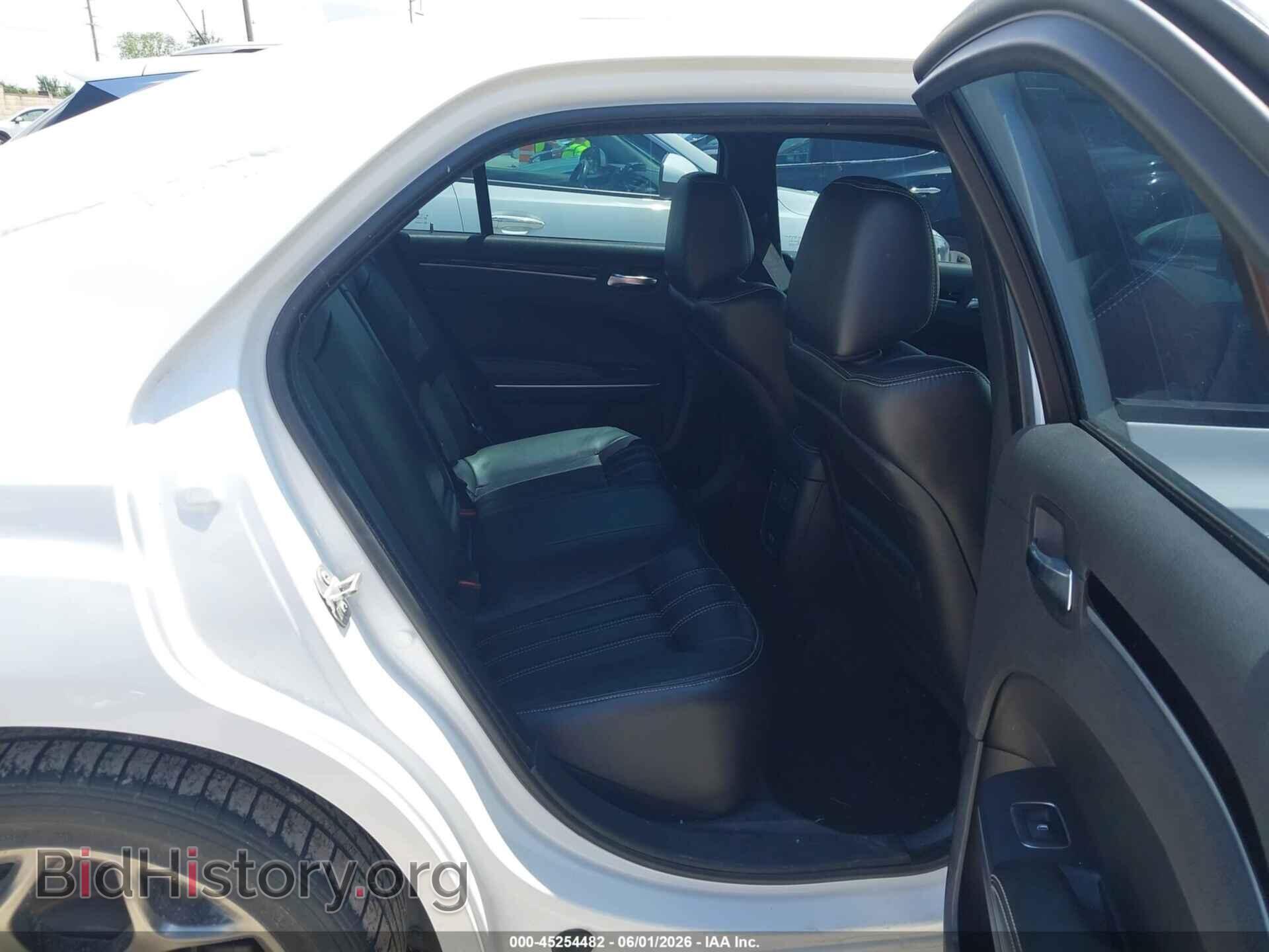 2018 CHRYSLER 300 - VIN: 2C3CCABG1JH264236 - Photo 8