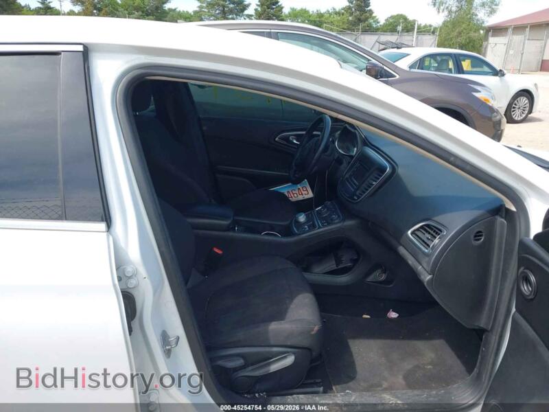 2015 Chrysler 200 (VIN 1C3CCCAB3FN590782) — photo 5 of 12