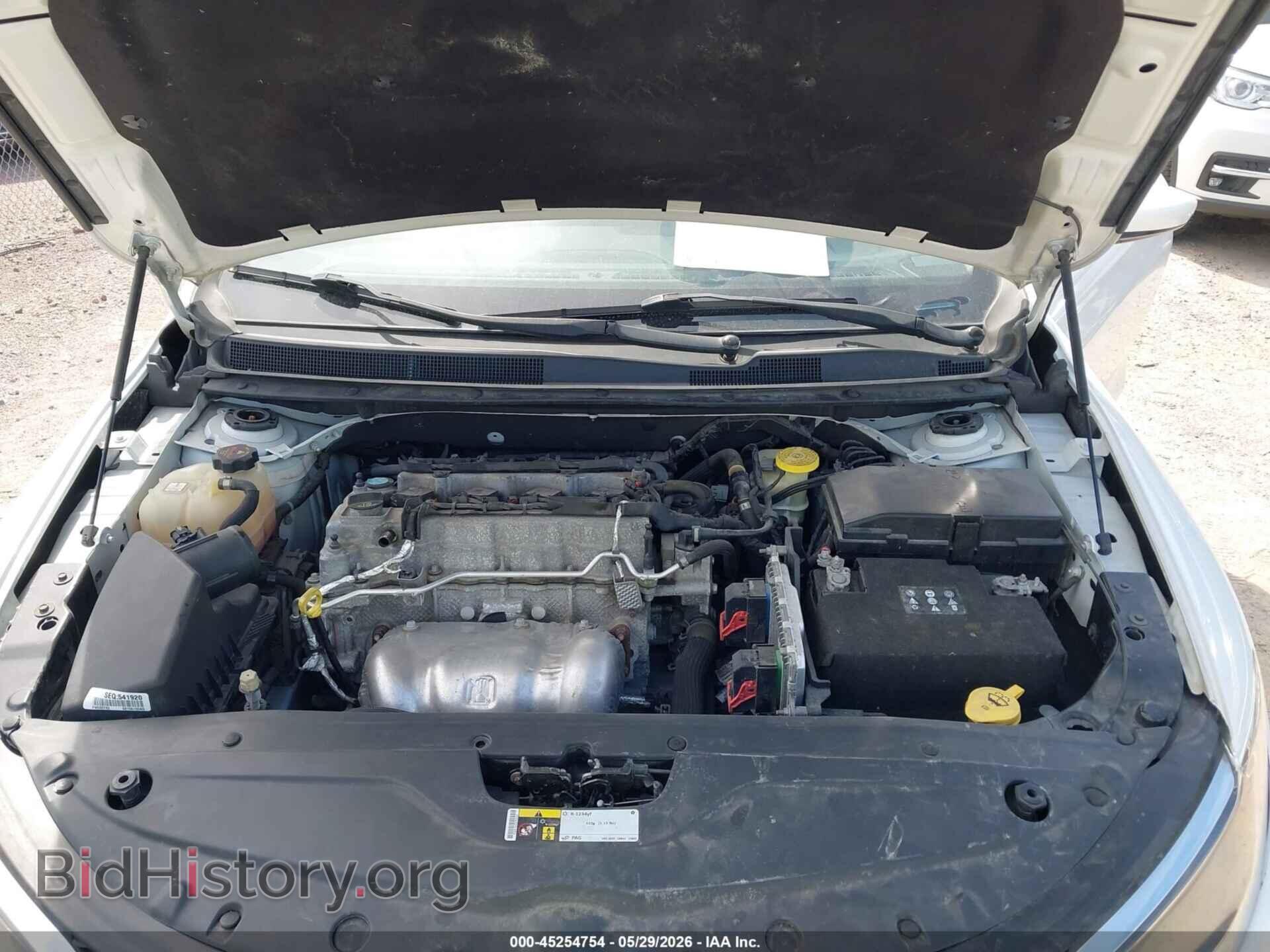 2015 CHRYSLER 200 - VIN: 1C3CCCAB3FN590782 - Фото 10