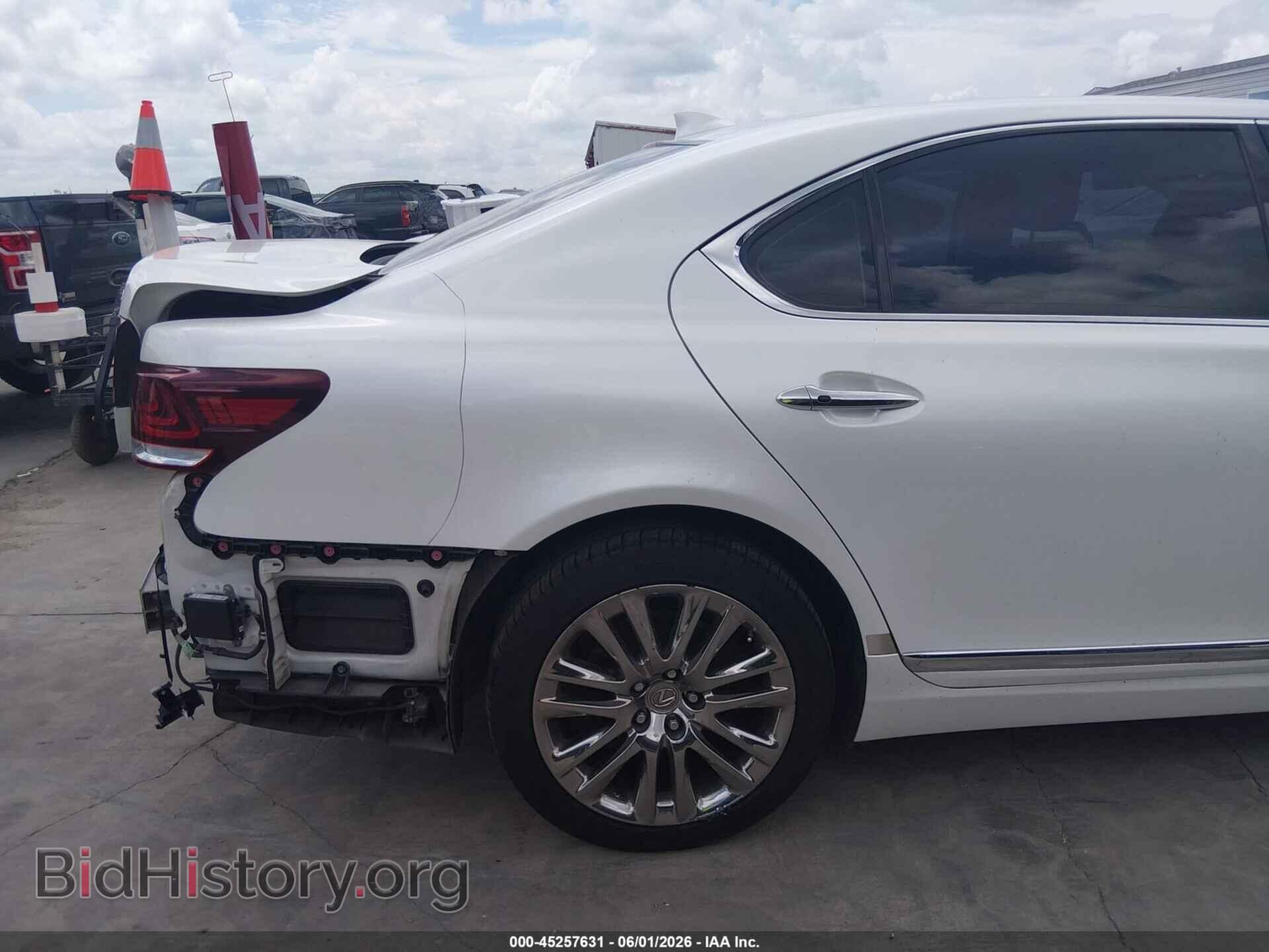 2017 LEXUS LS 460 - VIN: JTHGL5EF2H5057717 - Photo 18