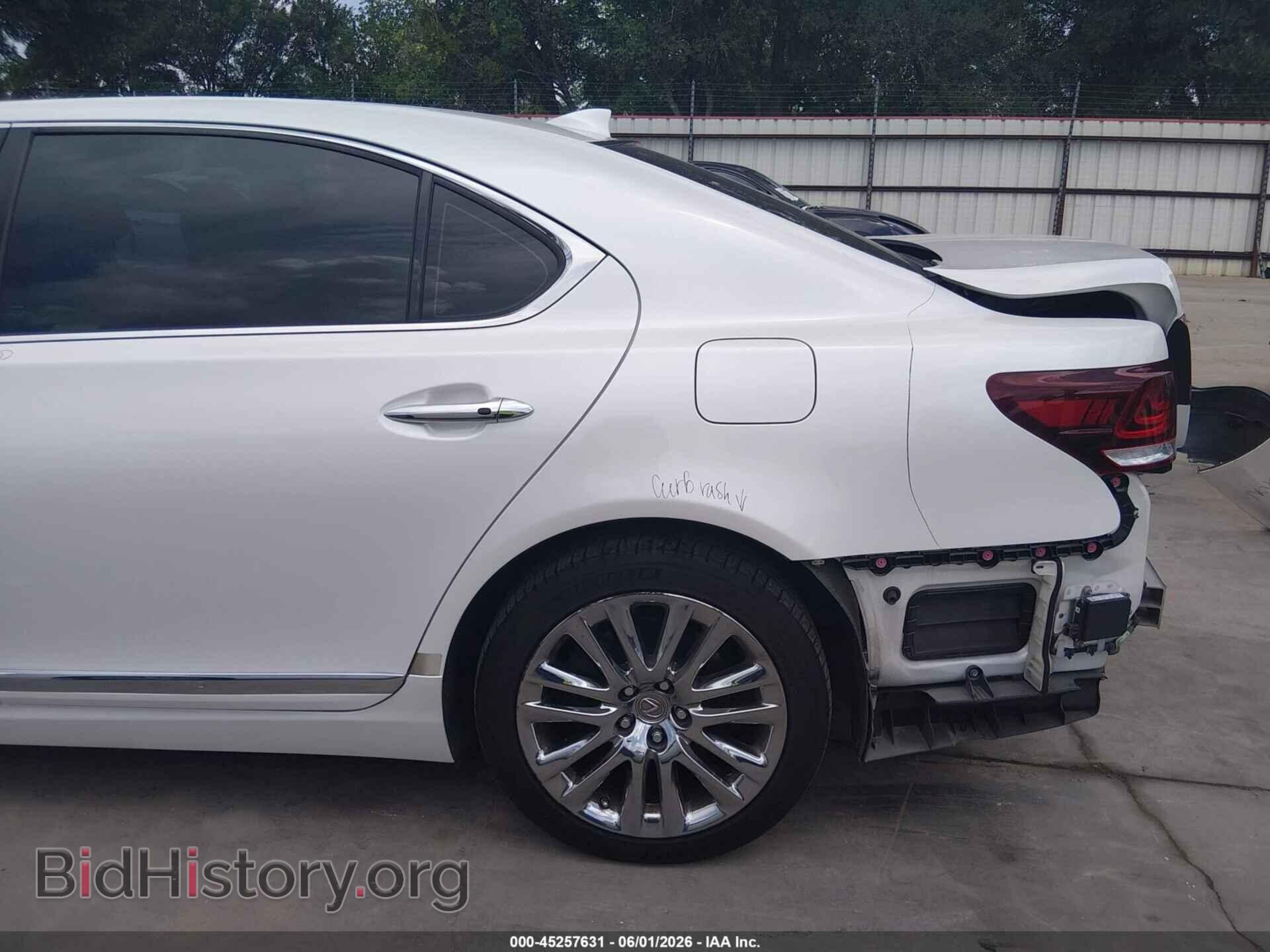 2017 LEXUS LS 460 - VIN: JTHGL5EF2H5057717 - Photo 19
