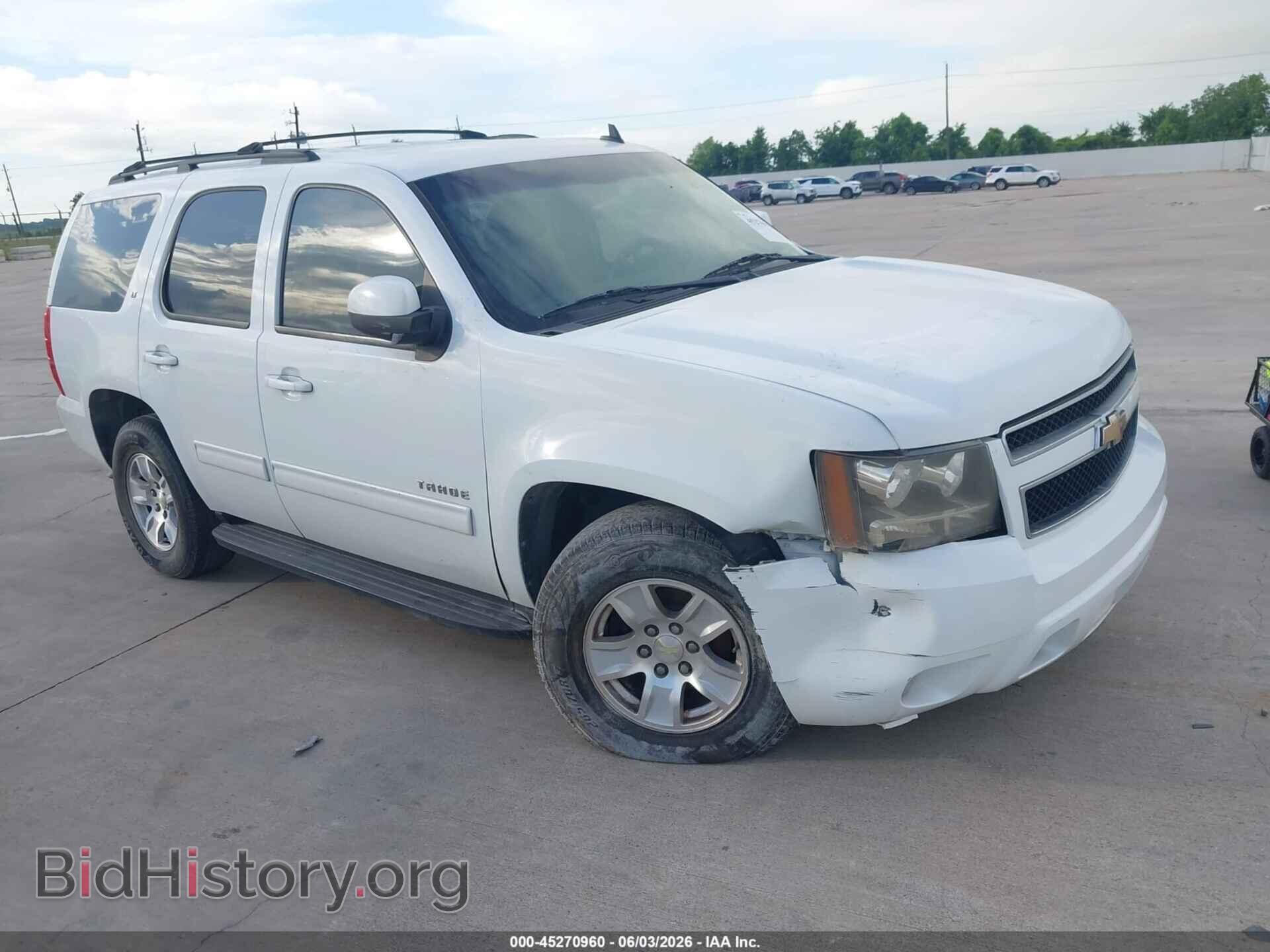 Photo 1GNSCBE04BR208988 - CHEVROLET TAHOE 2011