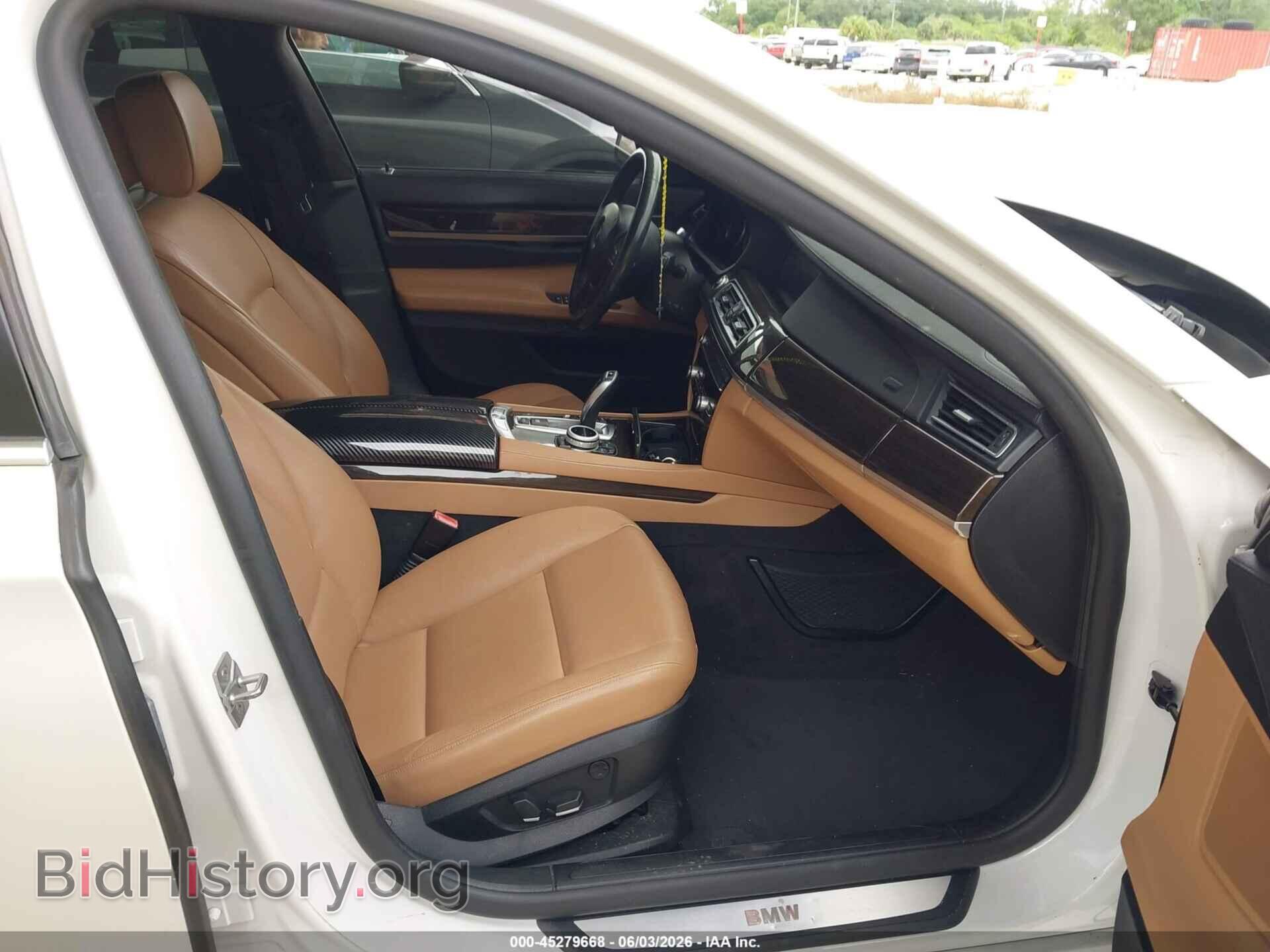2012 BMW 740I - VIN: WBAKA4C53CDS99076 - Фото 5