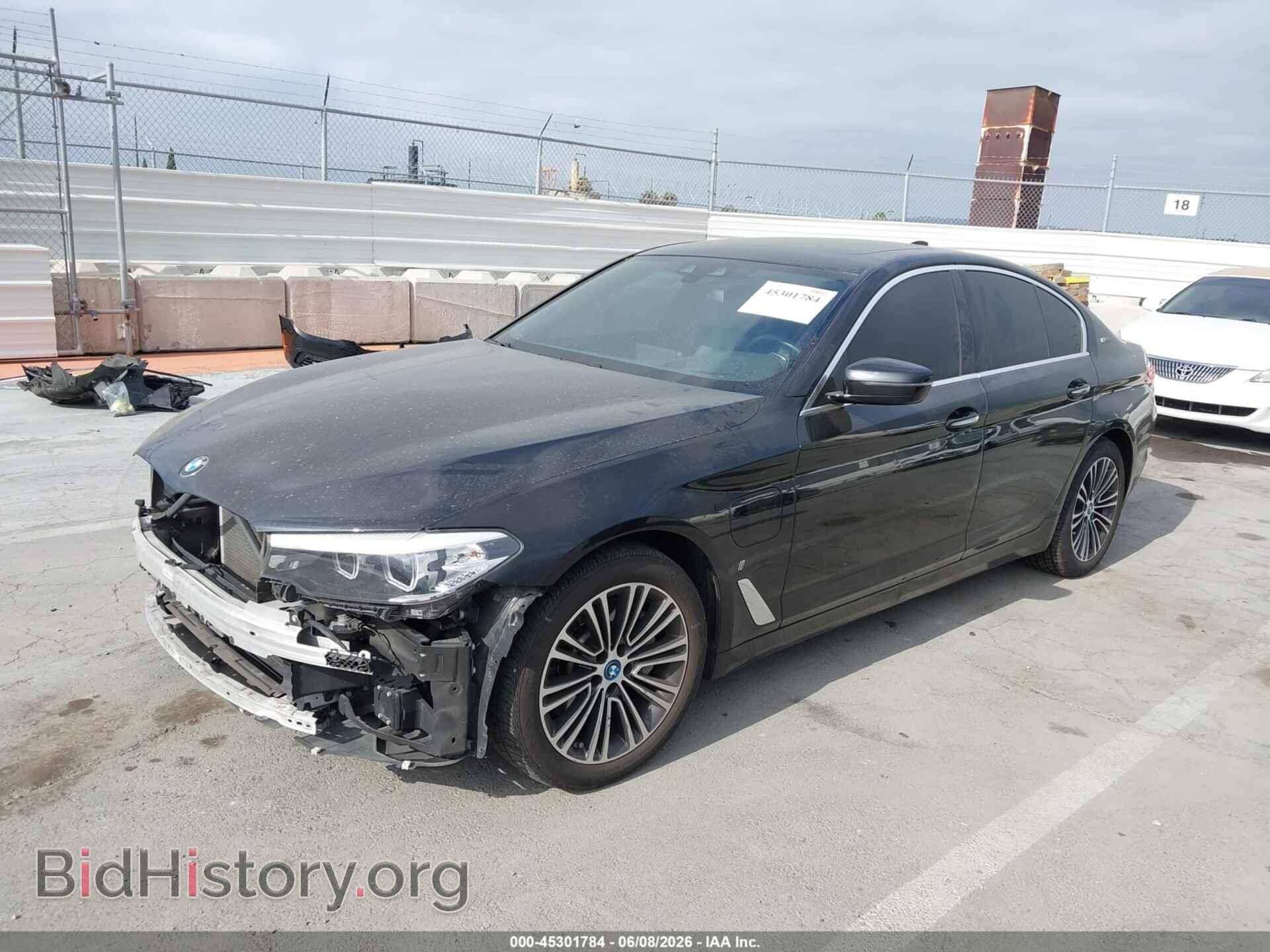 2018 BMW 530E - VIN: WBAJA9C54JB252821 - Фото 2