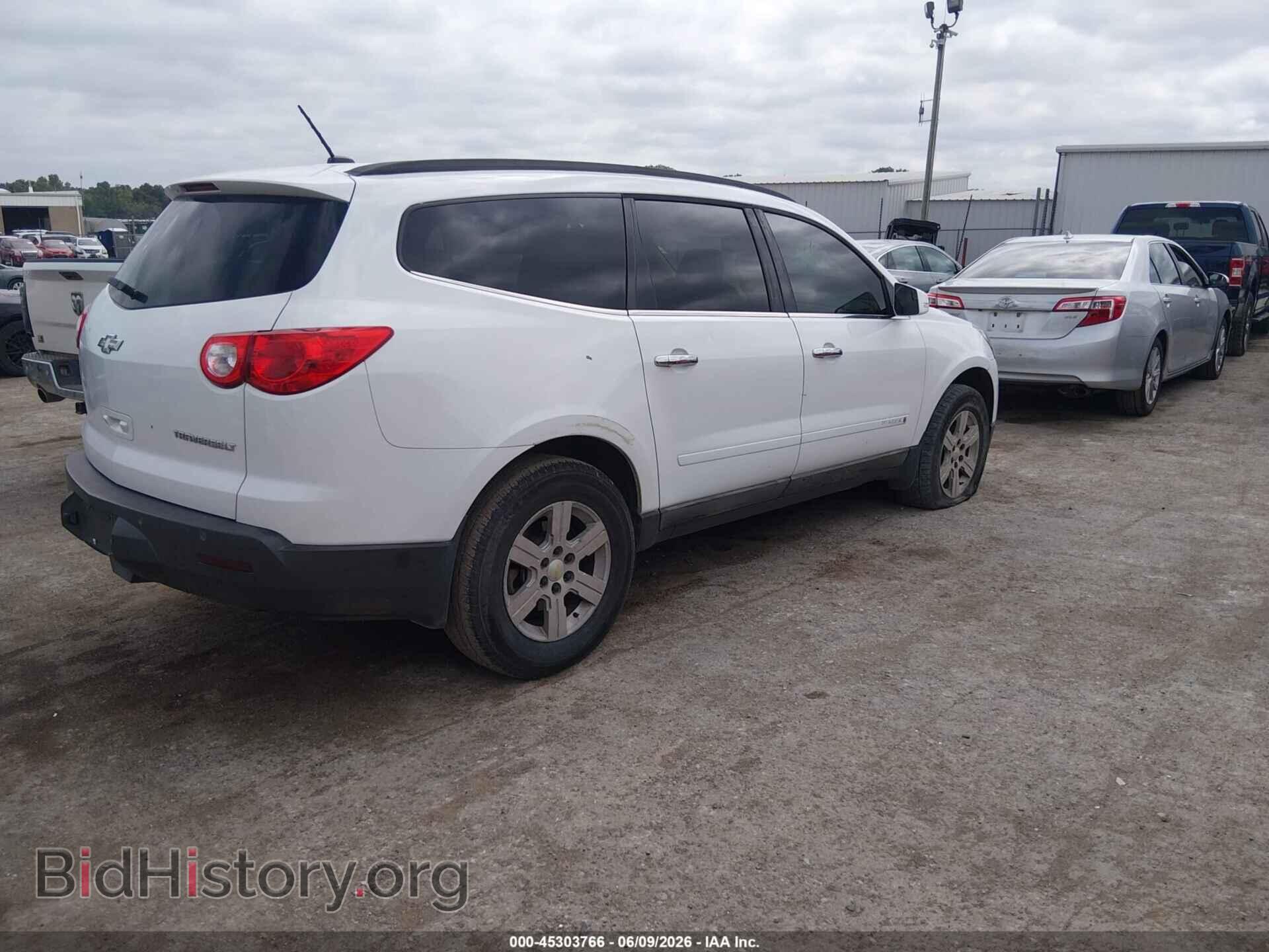 2009 CHEVROLET TRAVERSE - VIN: 1GNER23D09S176268 - Фото 4