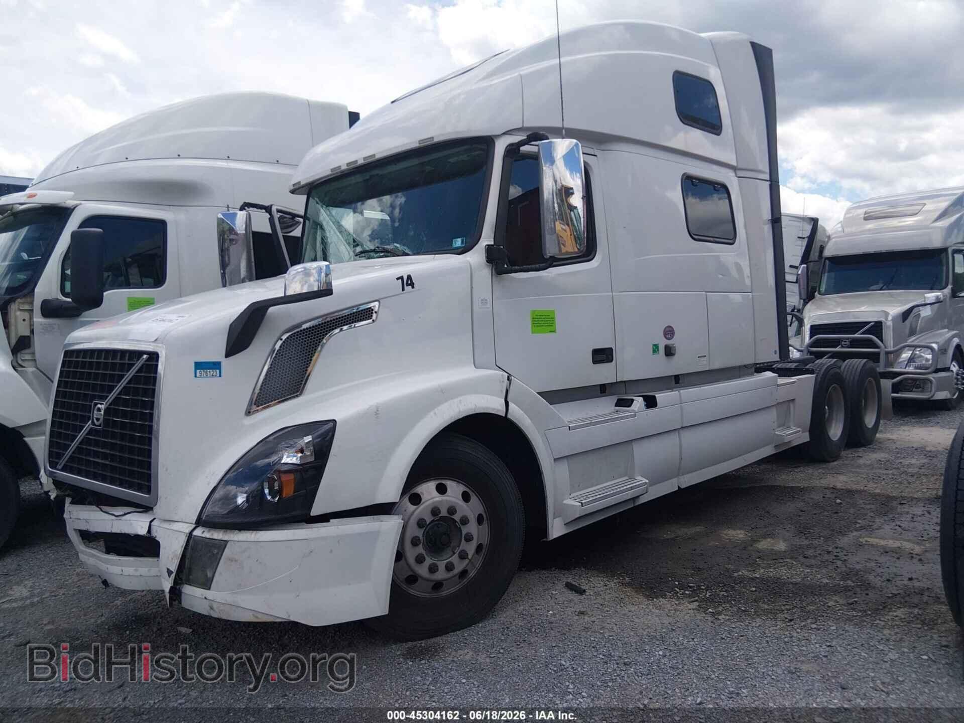 2017 VOLVO VNL - VIN: 4V4NC9TK2HN980719 - Photo 2