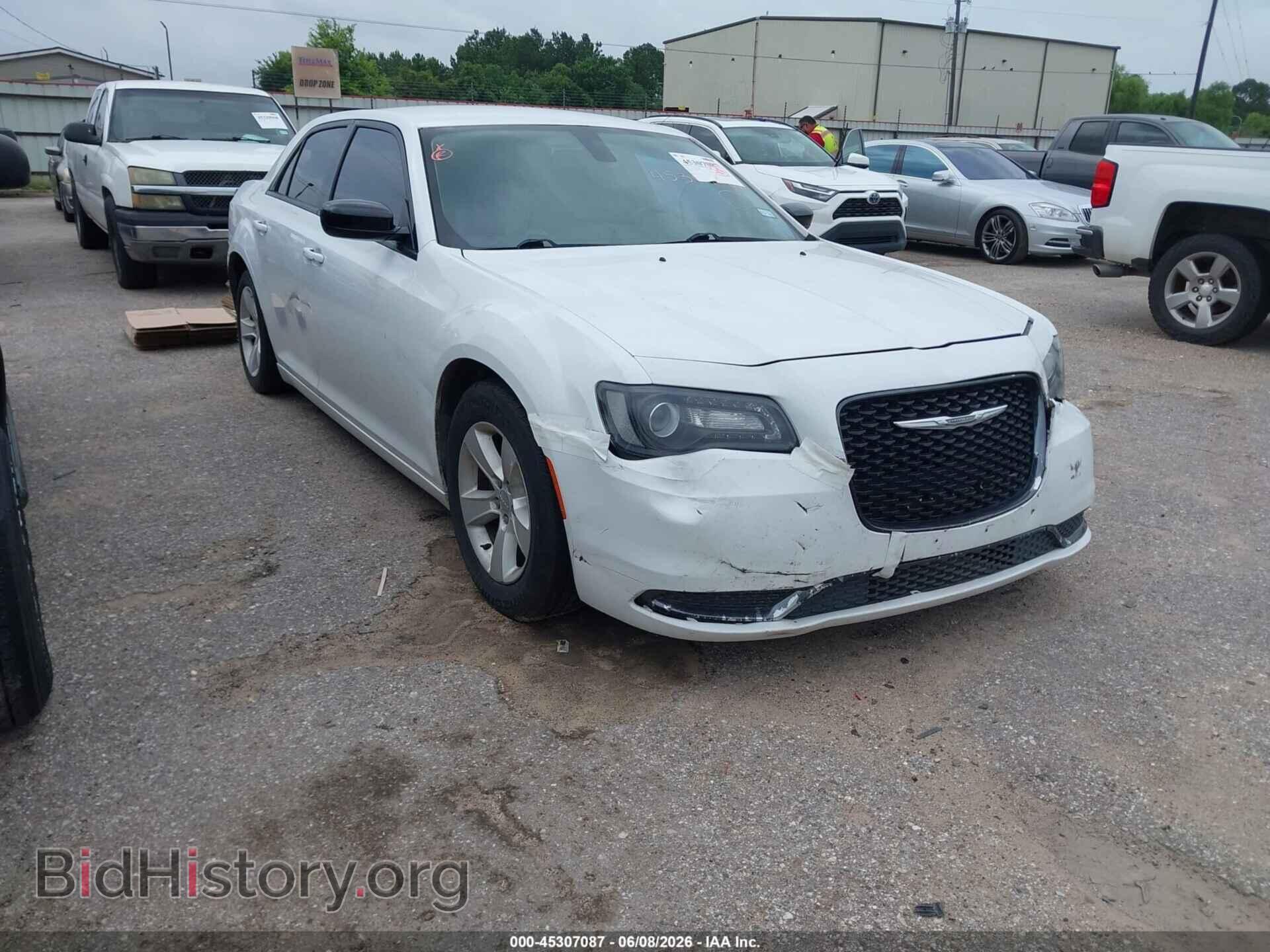 Фотография 2C3CCAAG4JH291884 - CHRYSLER 300 2018
