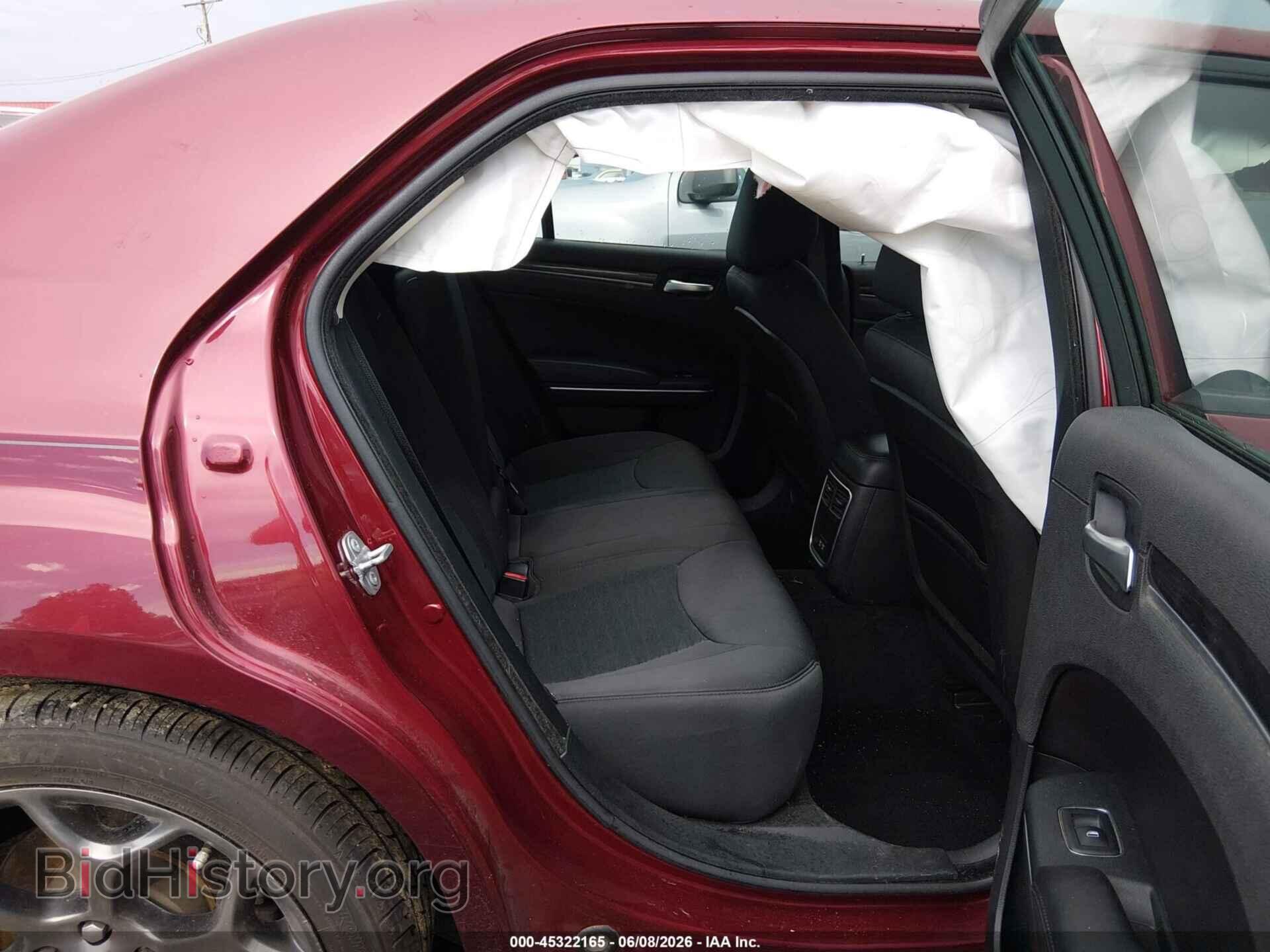 2018 CHRYSLER 300 - VIN: 2C3CCAAGXJH250093 - Фото 8