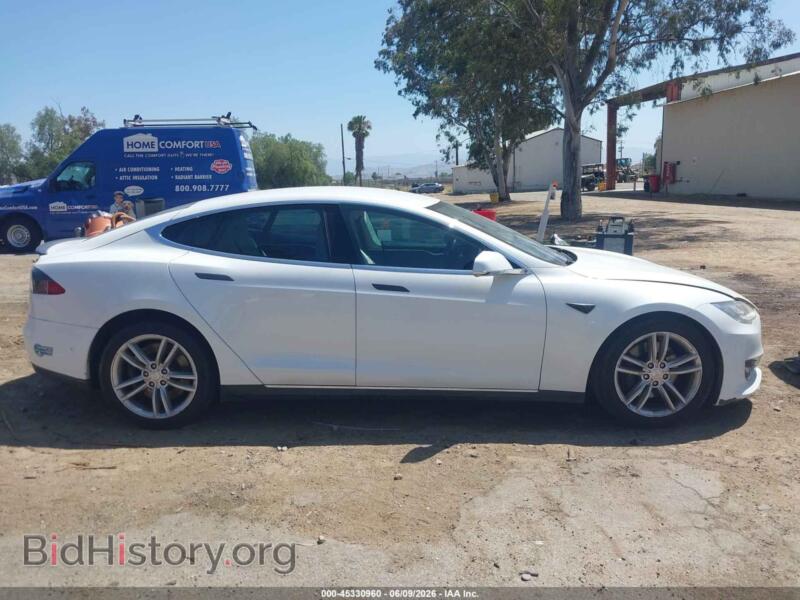 2016 Tesla MODEL S (VIN 5YJSA1E17GF123402) — фото 12 из 17