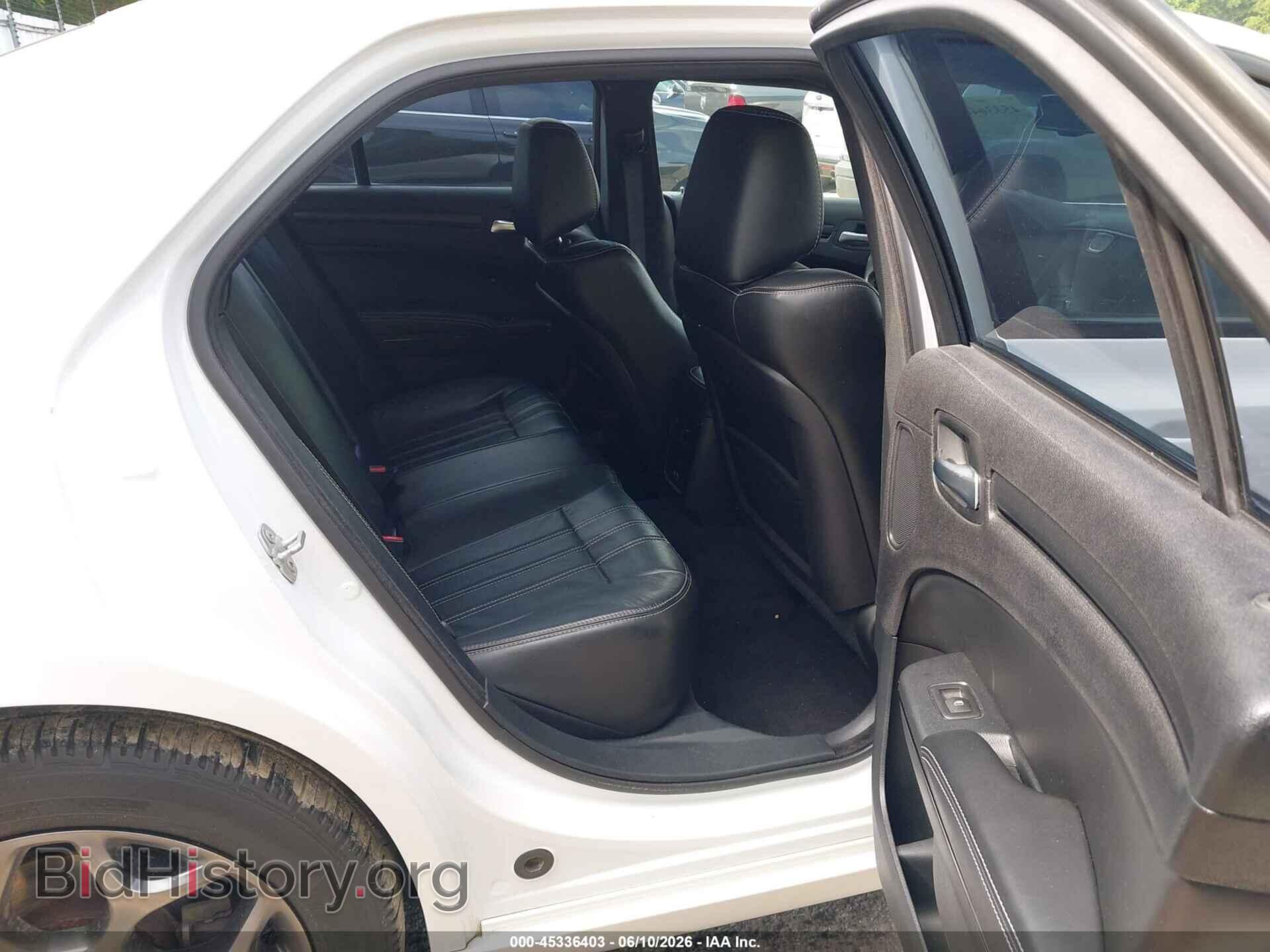 2016 CHRYSLER 300 - VIN: 2C3CCAGG8GH262081 - Photo 8