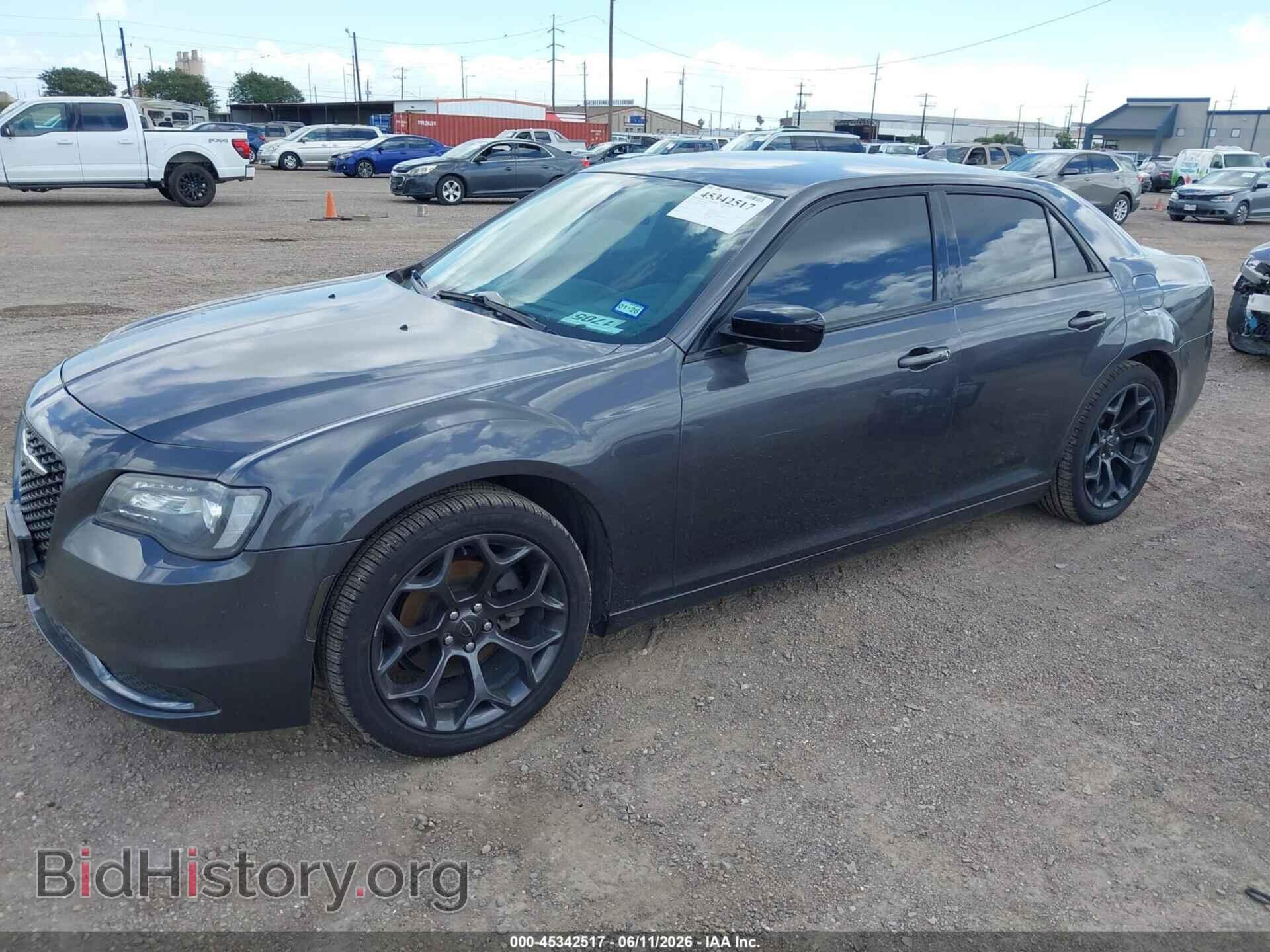 2019 CHRYSLER 300 - VIN: 2C3CCAAG8KH676771 - Photo 2