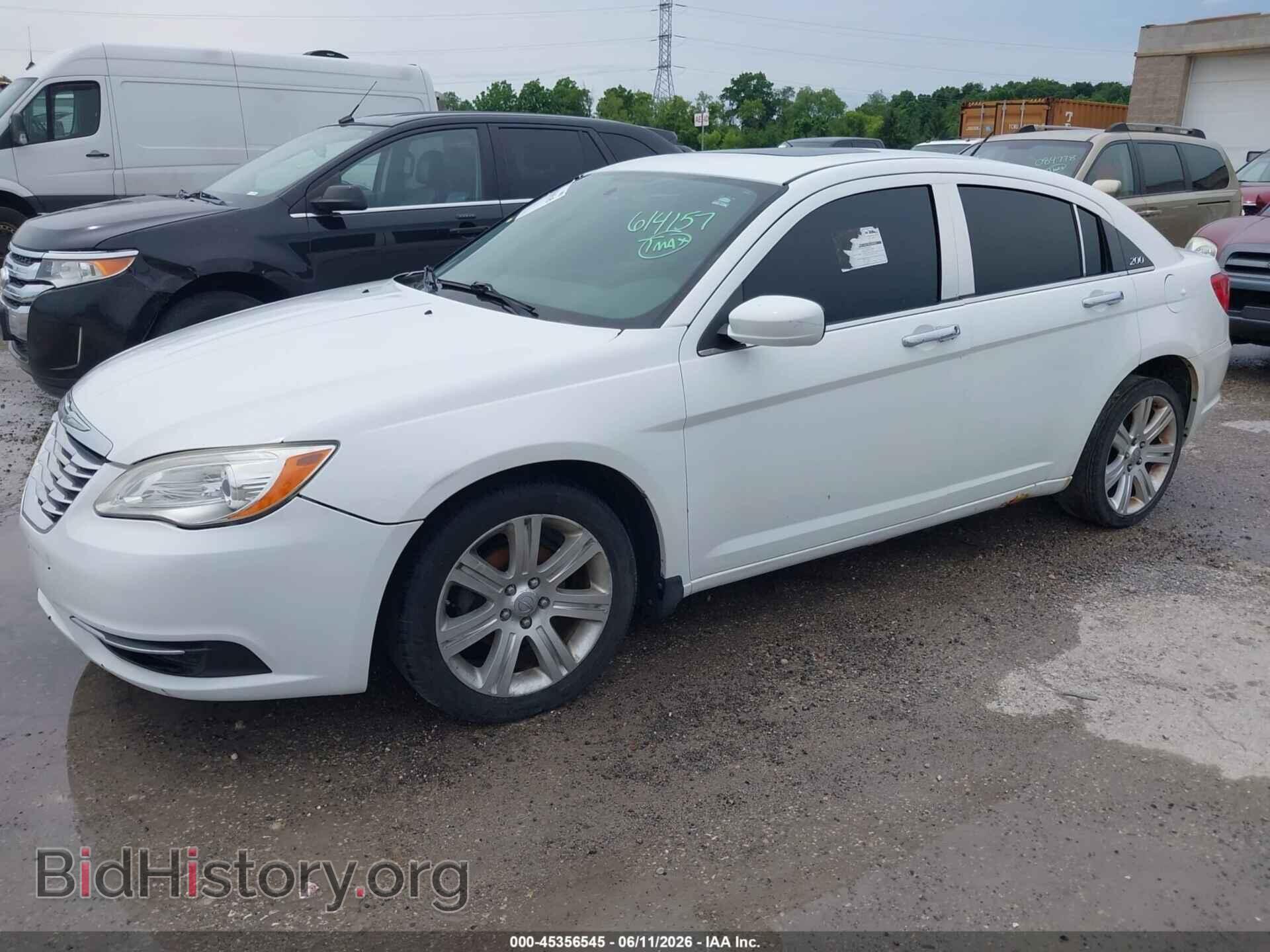 2011 CHRYSLER 200 - VIN: 1C3BC1FG5BN614157 - Photo 2