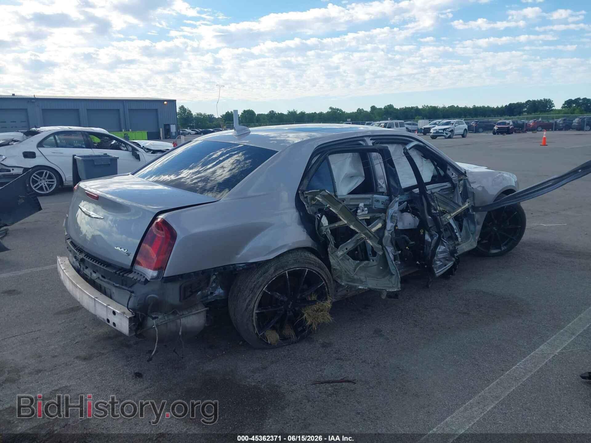 2016 CHRYSLER 300 - VIN: 2C3CCAGG6GH162075 - Photo 4