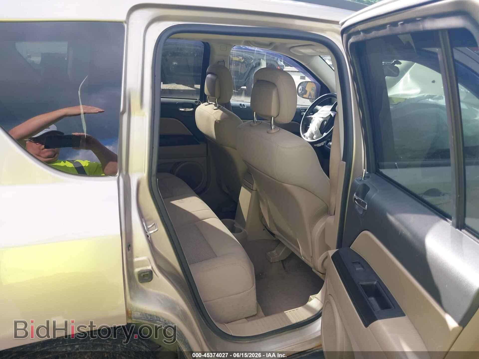 2010 JEEP COMPASS - VIN: 1J4NF1FB1AD623358 - Фото 8