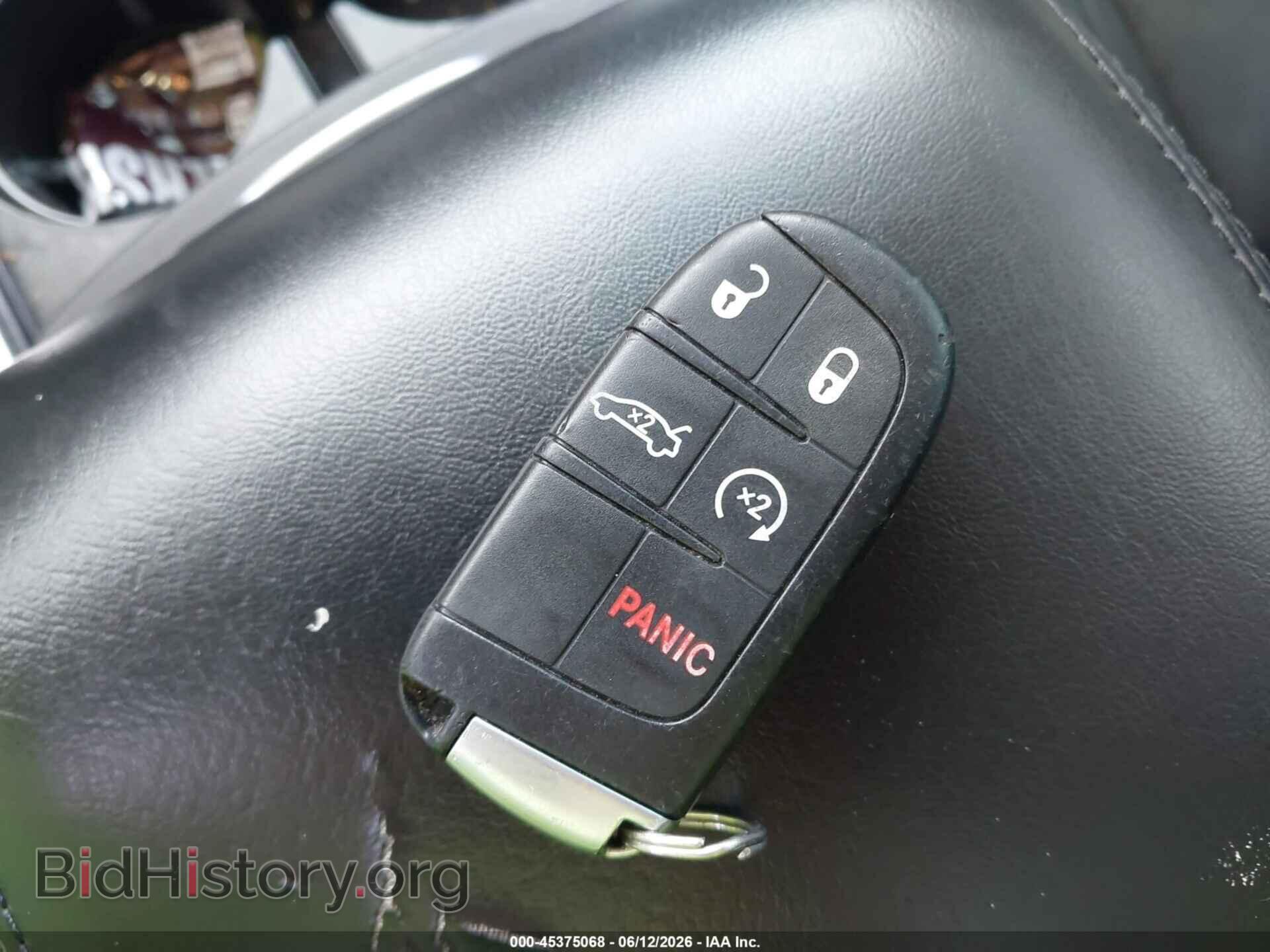 2016 CHRYSLER 300 - VIN: 2C3CCAAG2GH230137 - Фото 11