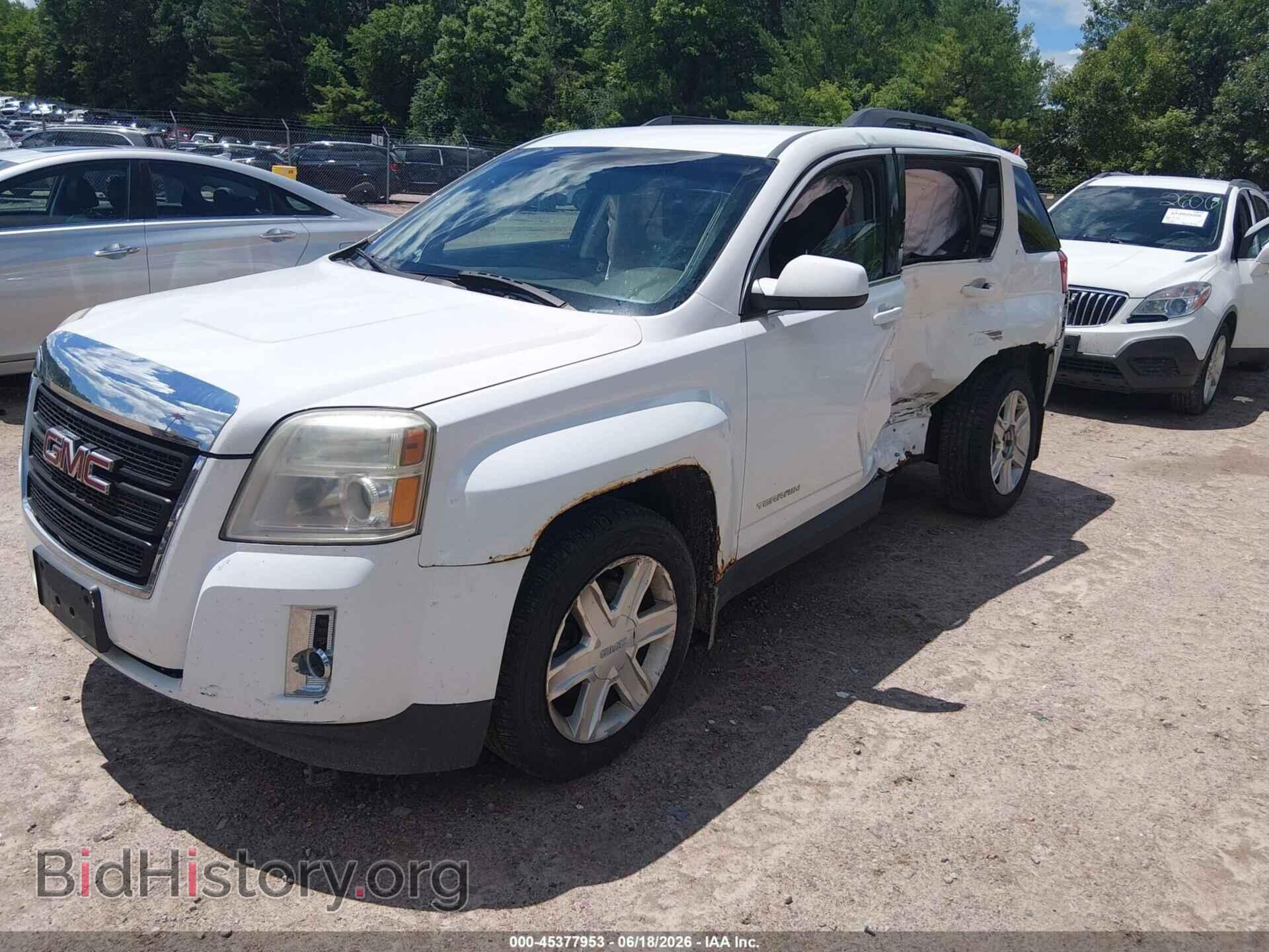 2011 GMC TERRAIN - VIN: 2CTFLUE55B6372915 - Photo 2