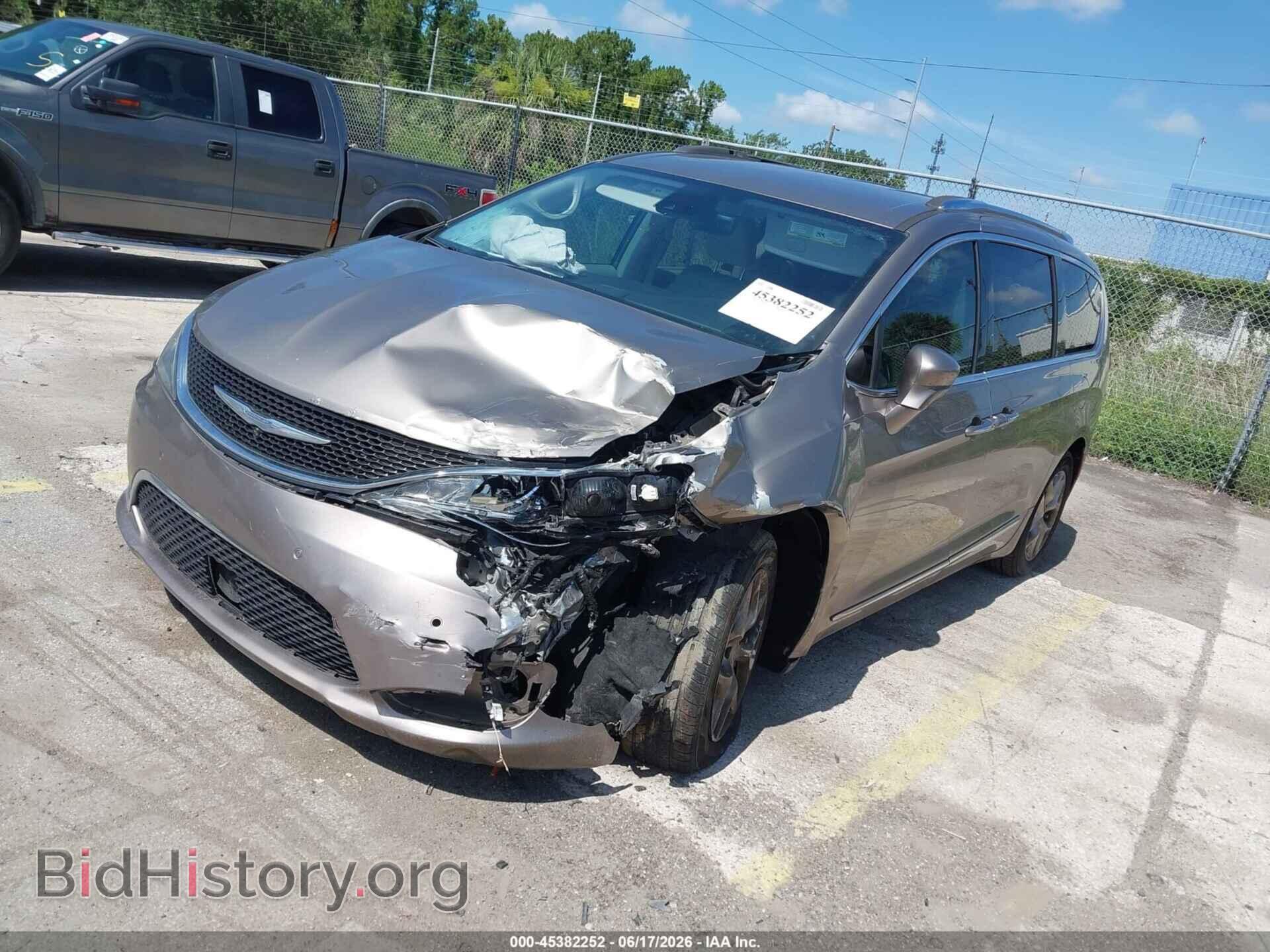 2017 CHRYSLER PACIFICA - VIN: 2C4RC1EG3HR565046 - Photo 2