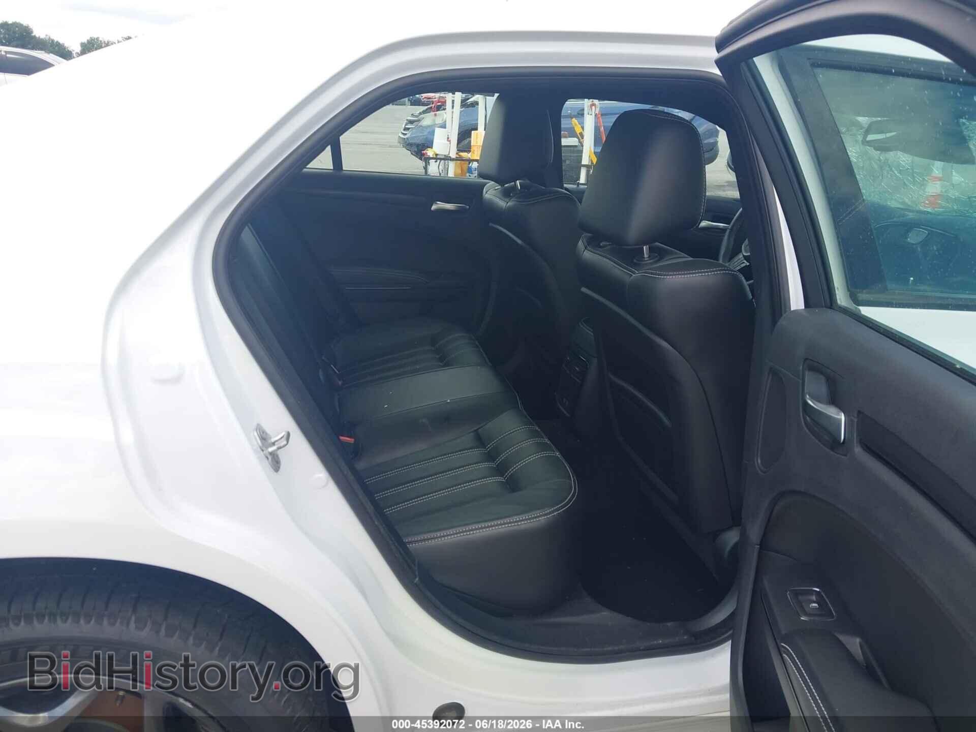 2016 CHRYSLER 300 - VIN: 2C3CCAGG7GH220842 - Photo 8
