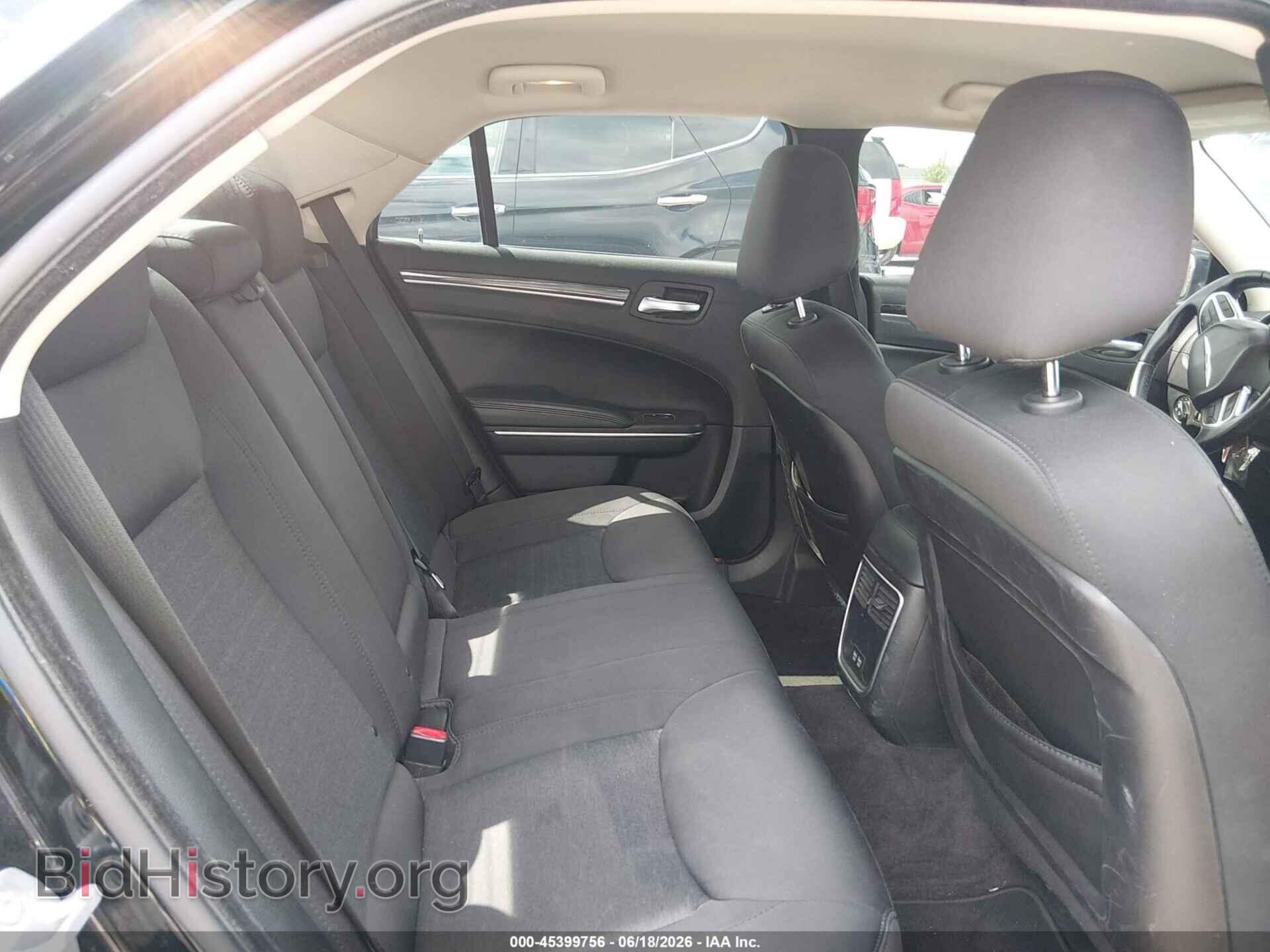 2018 CHRYSLER 300 - VIN: 2C3CCAAG3JH281945 - Фото 8