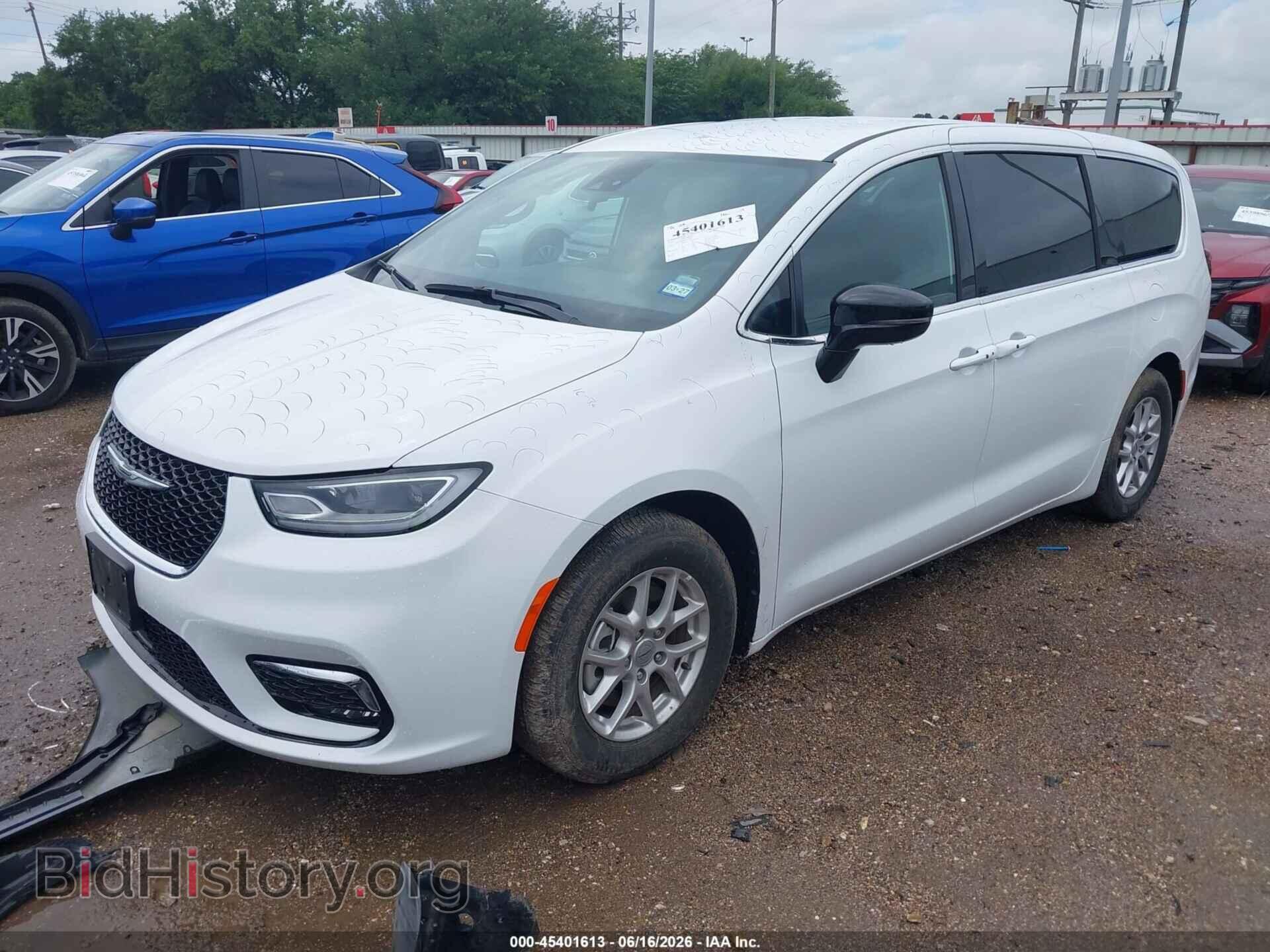2025 CHRYSLER PACIFICA - VIN: 2C4RC1BG2SR570458 - Photo 2