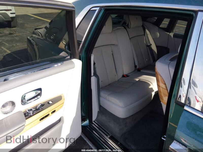 2022 Rolls-Royce PHANTOM (VIN SCATT6C01NU211539) — photo 8 of 18
