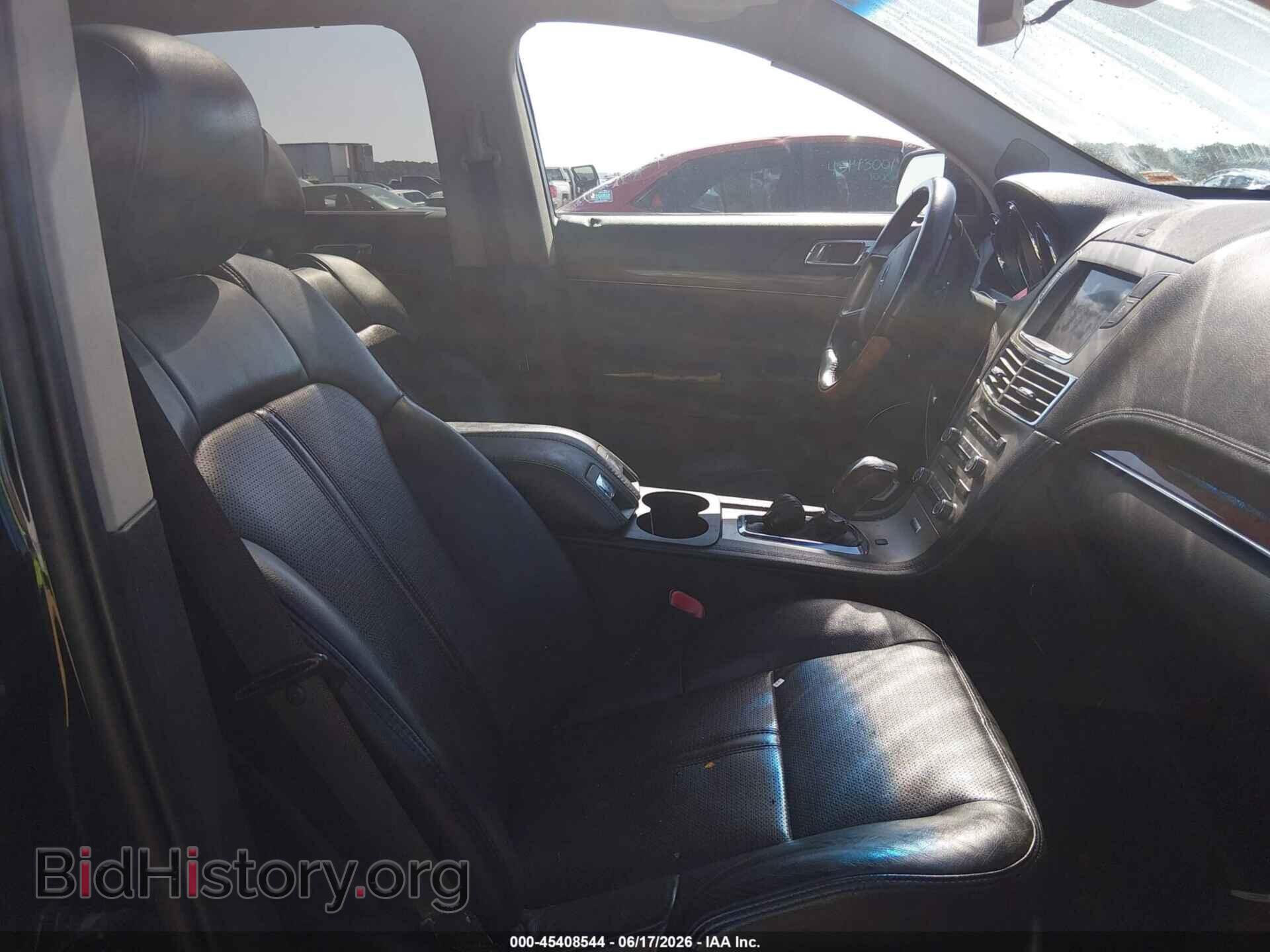 2011 LINCOLN MKT - VIN: 2LMHJ5AT1BBJ52215 - Фото 5