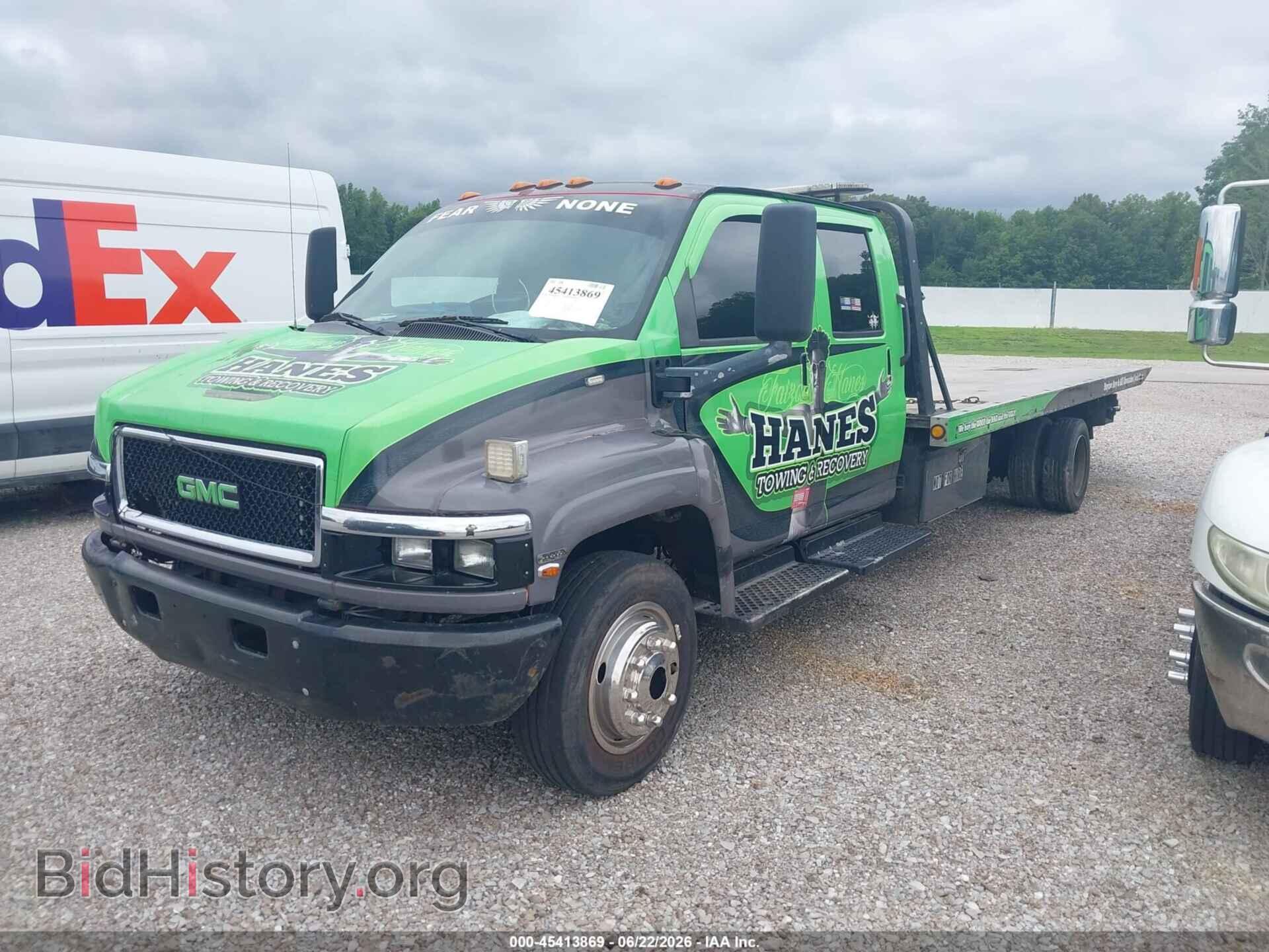 2005 GMC C5500 - VIN: 1GDE5E1205F509347 - Photo 2